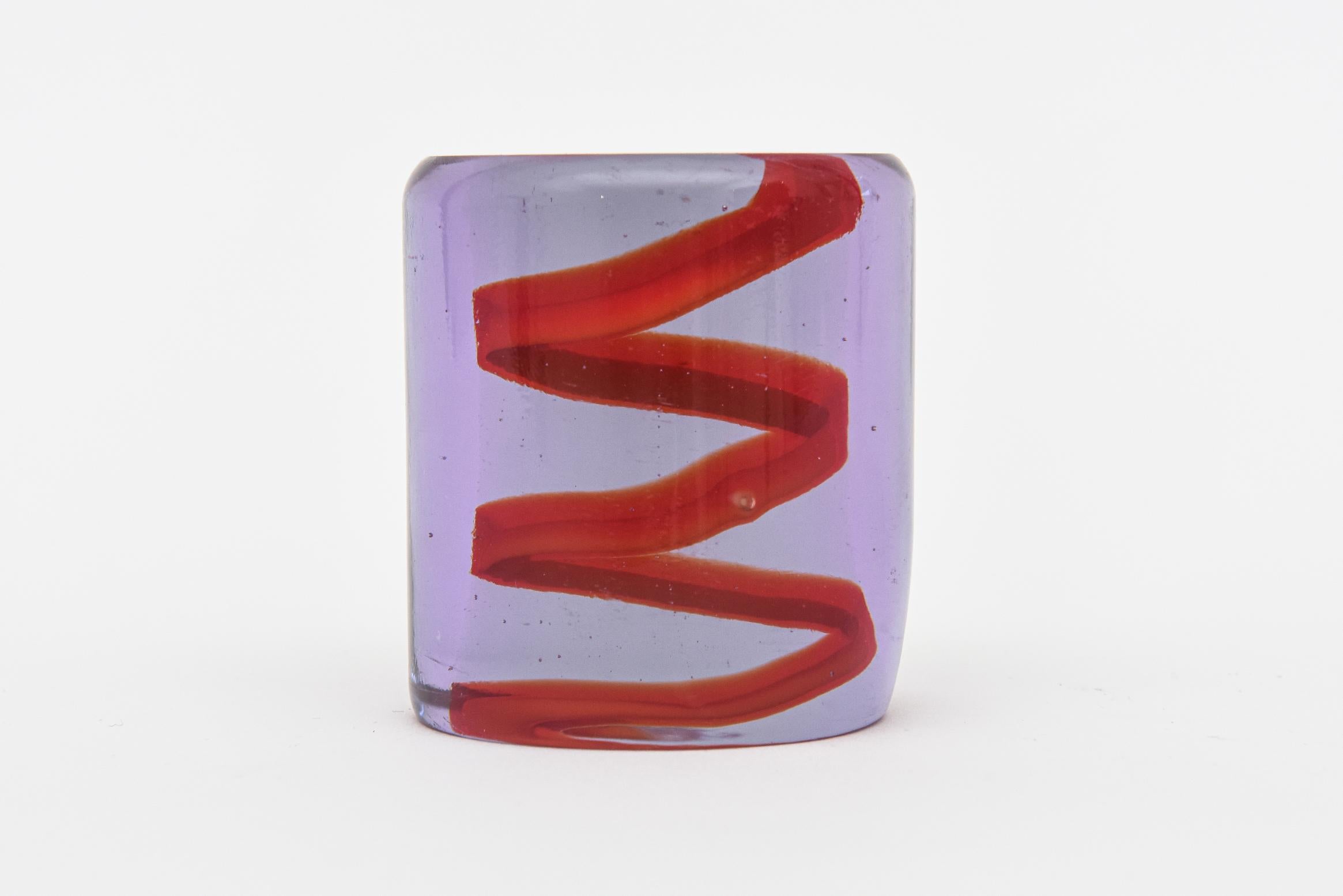 Vintage Spiral Zig Zag Glass Paperweight Purple And Red In Good Condition For Sale In North Miami, FL