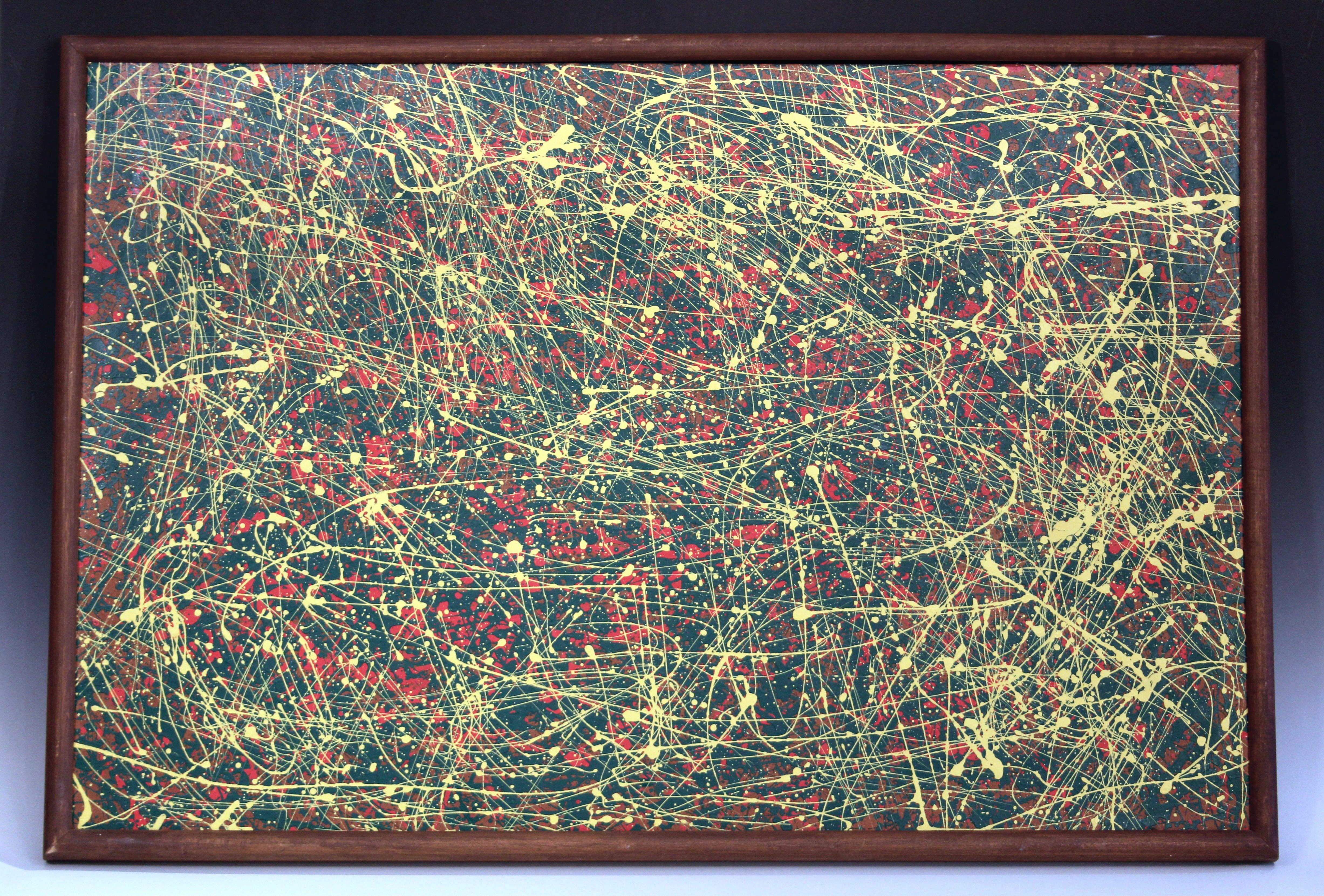 Vintage-Ölspritzer-Gemälde auf Masonit, circa 1970er Jahre. In der Art von Jackson Pollack. Dreifarbig, grün, rot, gelb, drip/splatter auf braunem Masonitgrund. Attraktiver und angemessener schlichter Holzrahmen. Ungefähr 25 1/2