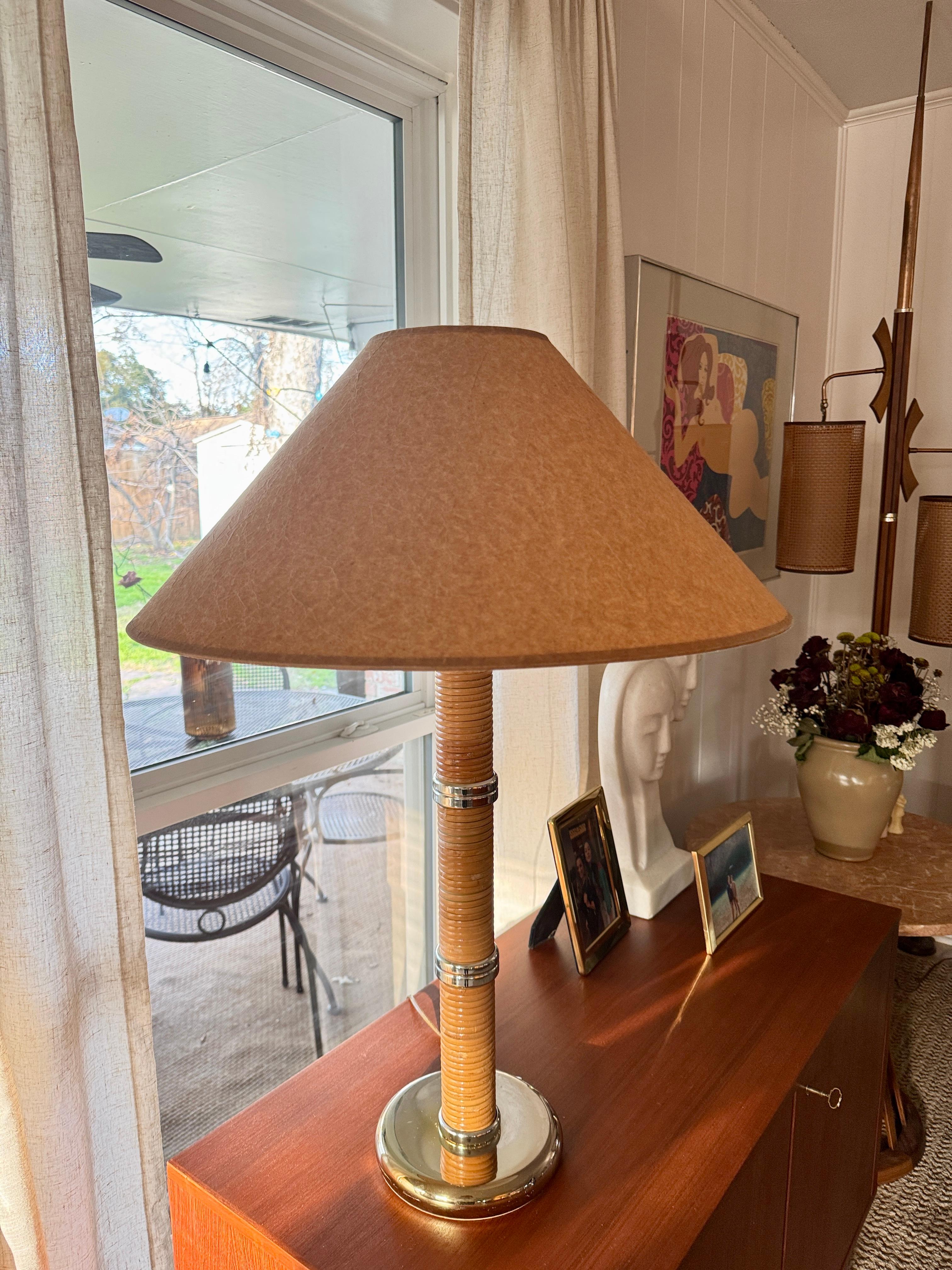 In very good original condition. Lamp shade is not original to the lamp. 