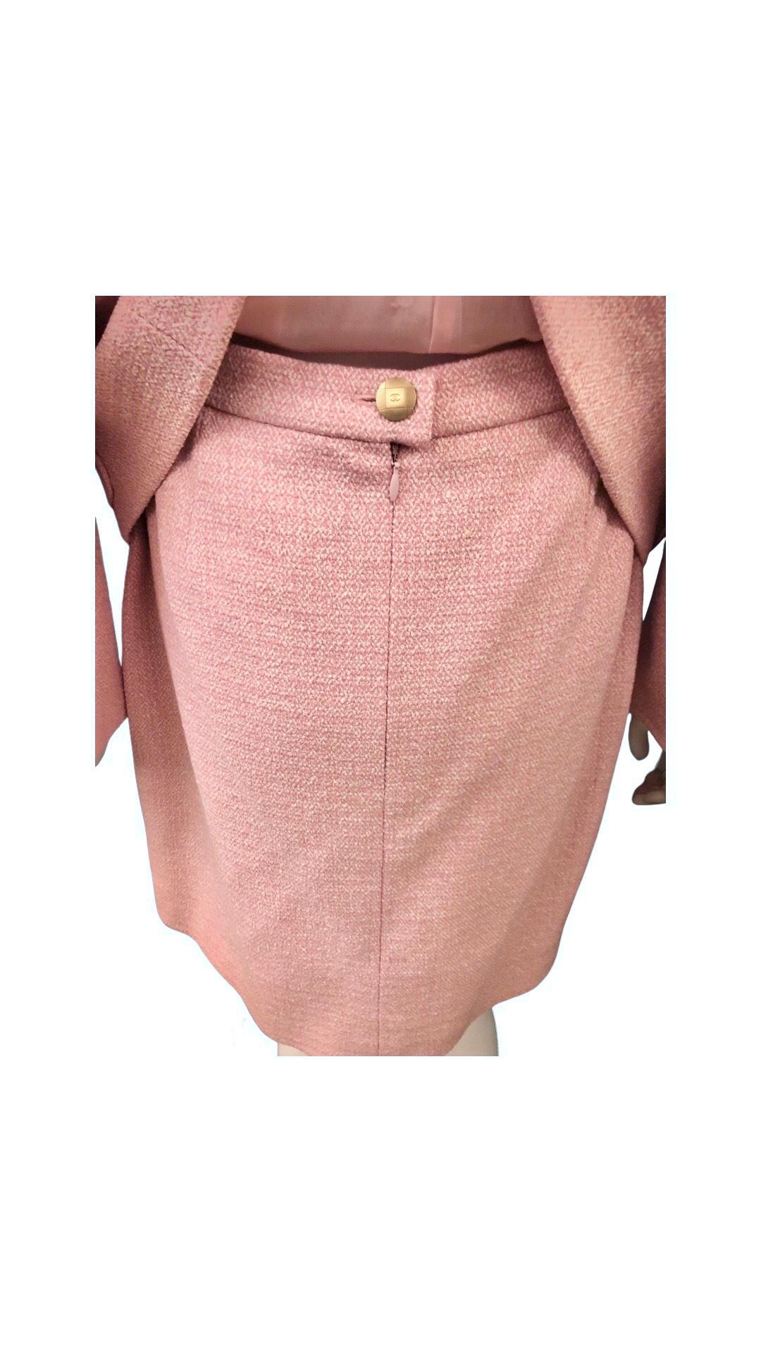 Vintage Spring 1998 Chanel Pink/White Tweed Suit In Excellent Condition For Sale In Sheung Wan, HK