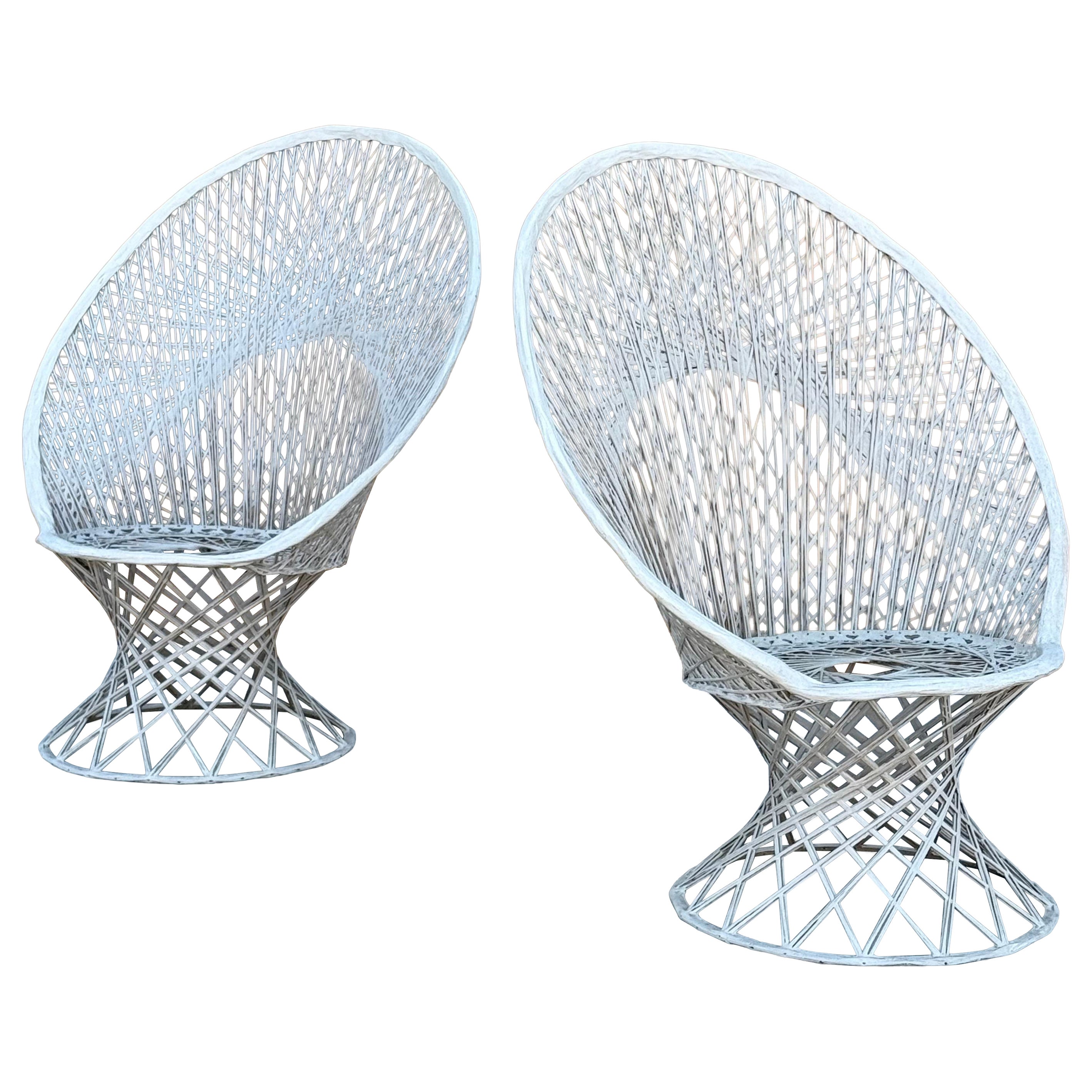 Pareja de sillas pavo real vintage de fibra de vidrio hilada de Russell Woodard en venta