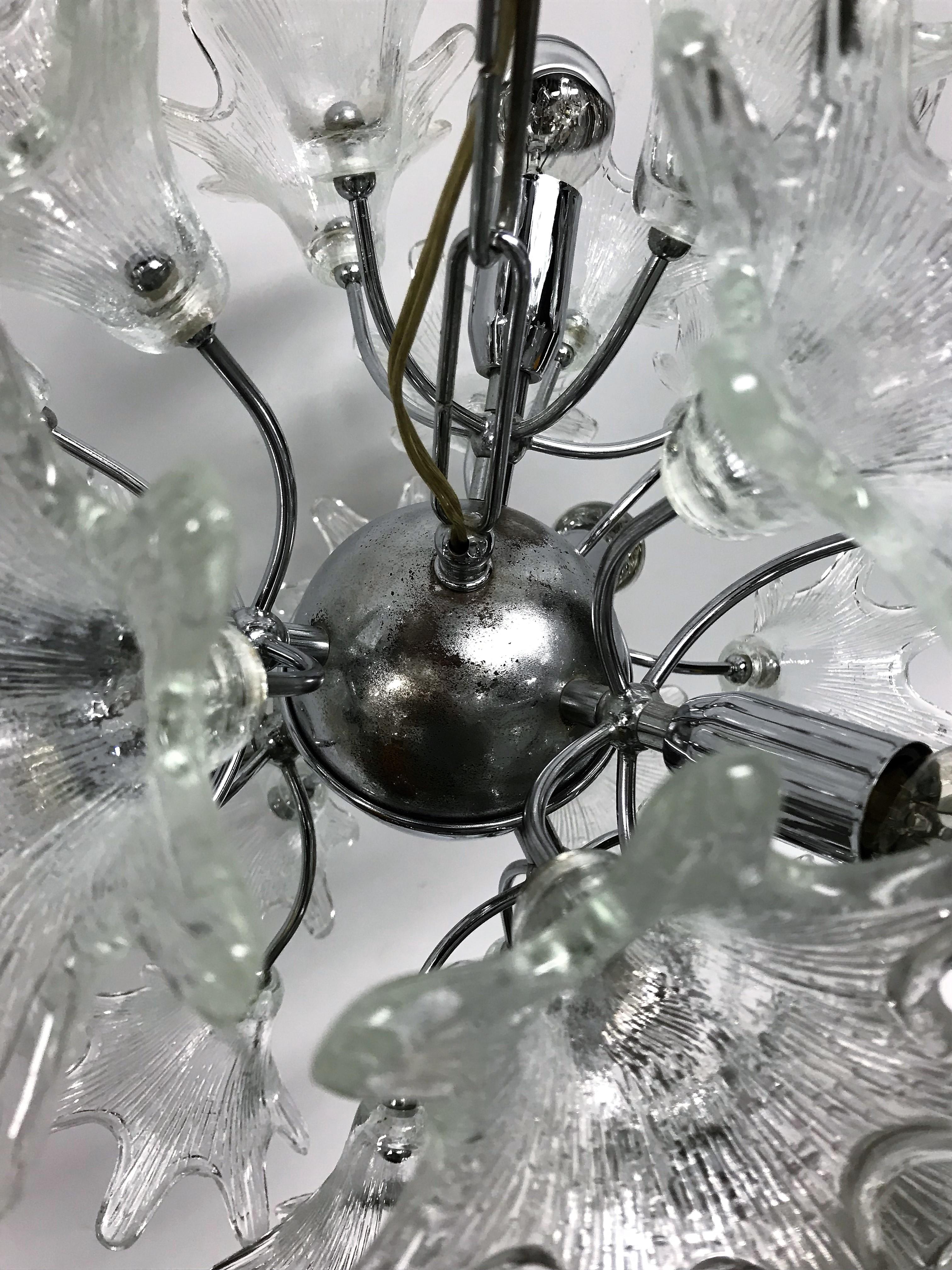 Vintage floral design sputnik chandelier with handblown crystal flower shaped glasses.

The chandelier has a chromed base and arms with beautiful patina.

All glasses are damage free and because they are hand made some may vary slightly in