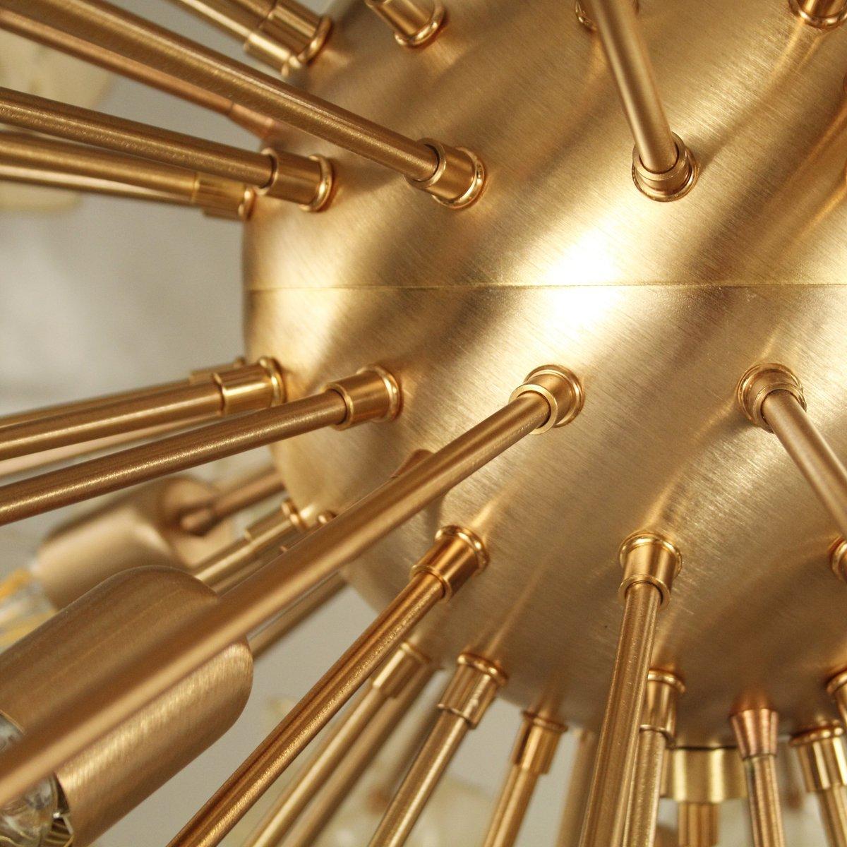 Lampadario Sputnik d'epoca con fiori in vetro di Murano iridescenti e struttura in ottone.

Informazioni aggiuntive:
Materiale: Ottone, Vetro di Murano, Vetro soffiato a mano
Periodo di progettazione: 1960 - 1969
Periodo di produzione: