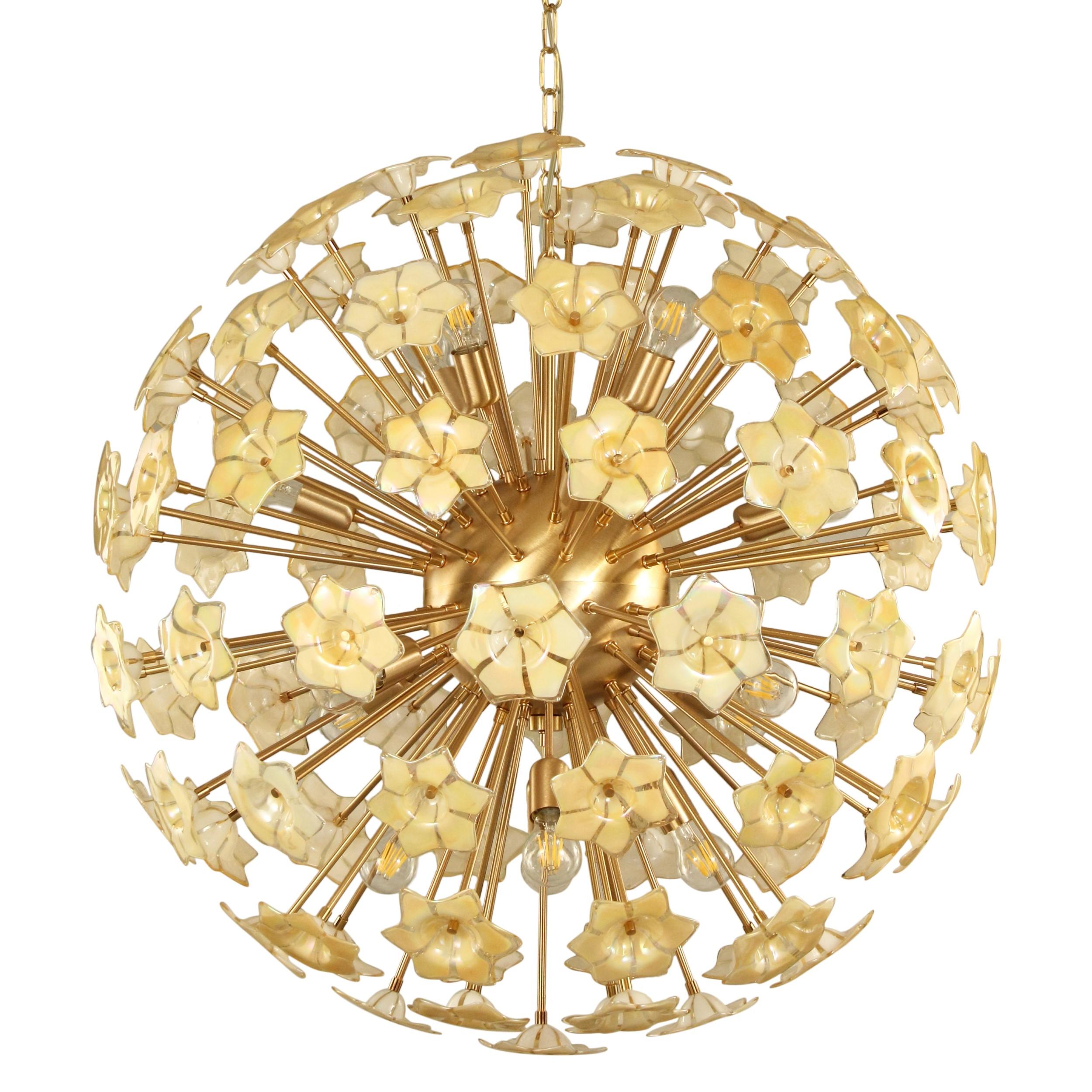 Lampadario Sputnik con fiori in vetro di Murano iridescenti e struttura in ottone in vendita 2
