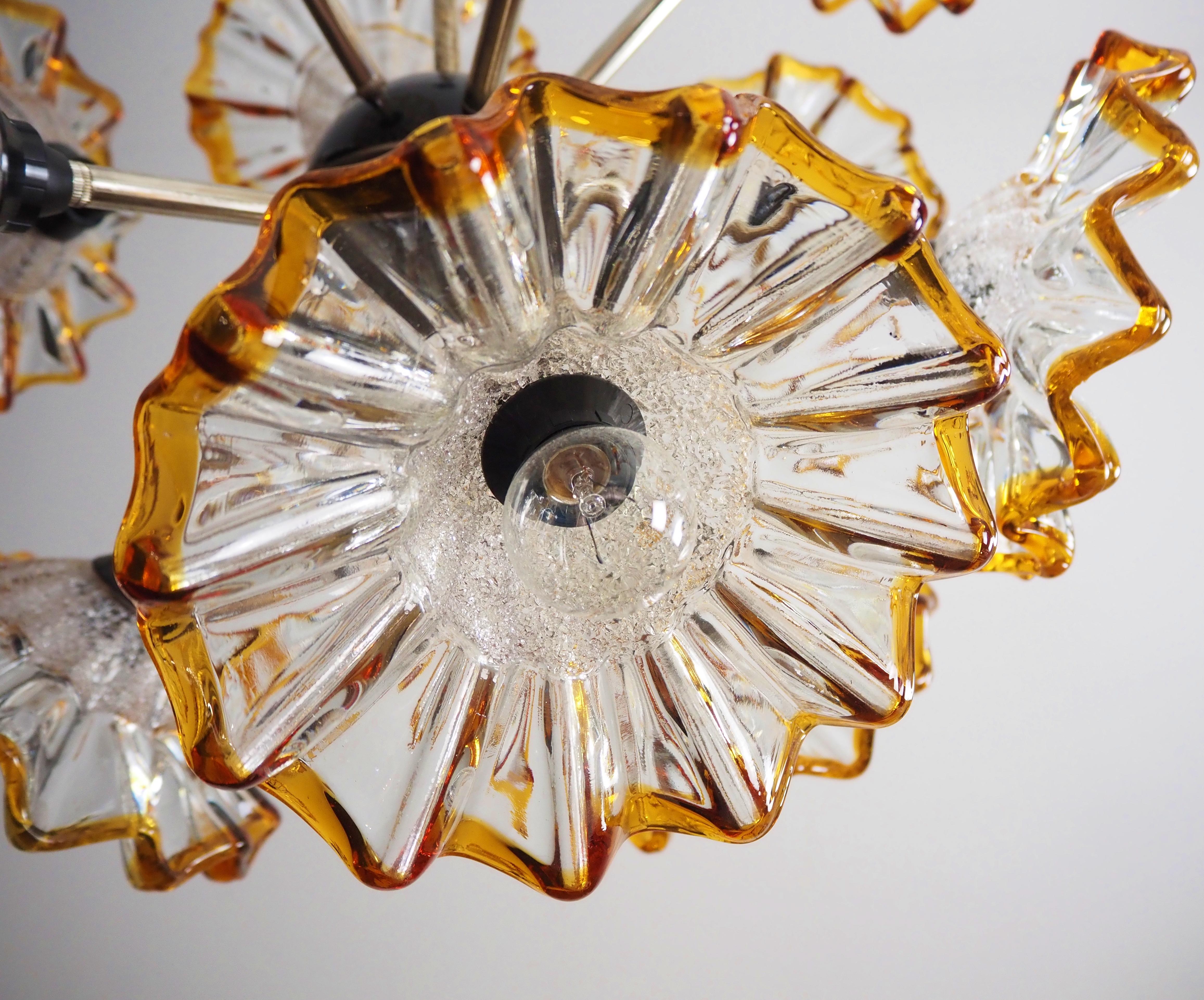 Vintage Sputnik Italian crystal chandelier - 12 flowers In Good Condition In Gaiarine Frazione Francenigo (TV), IT