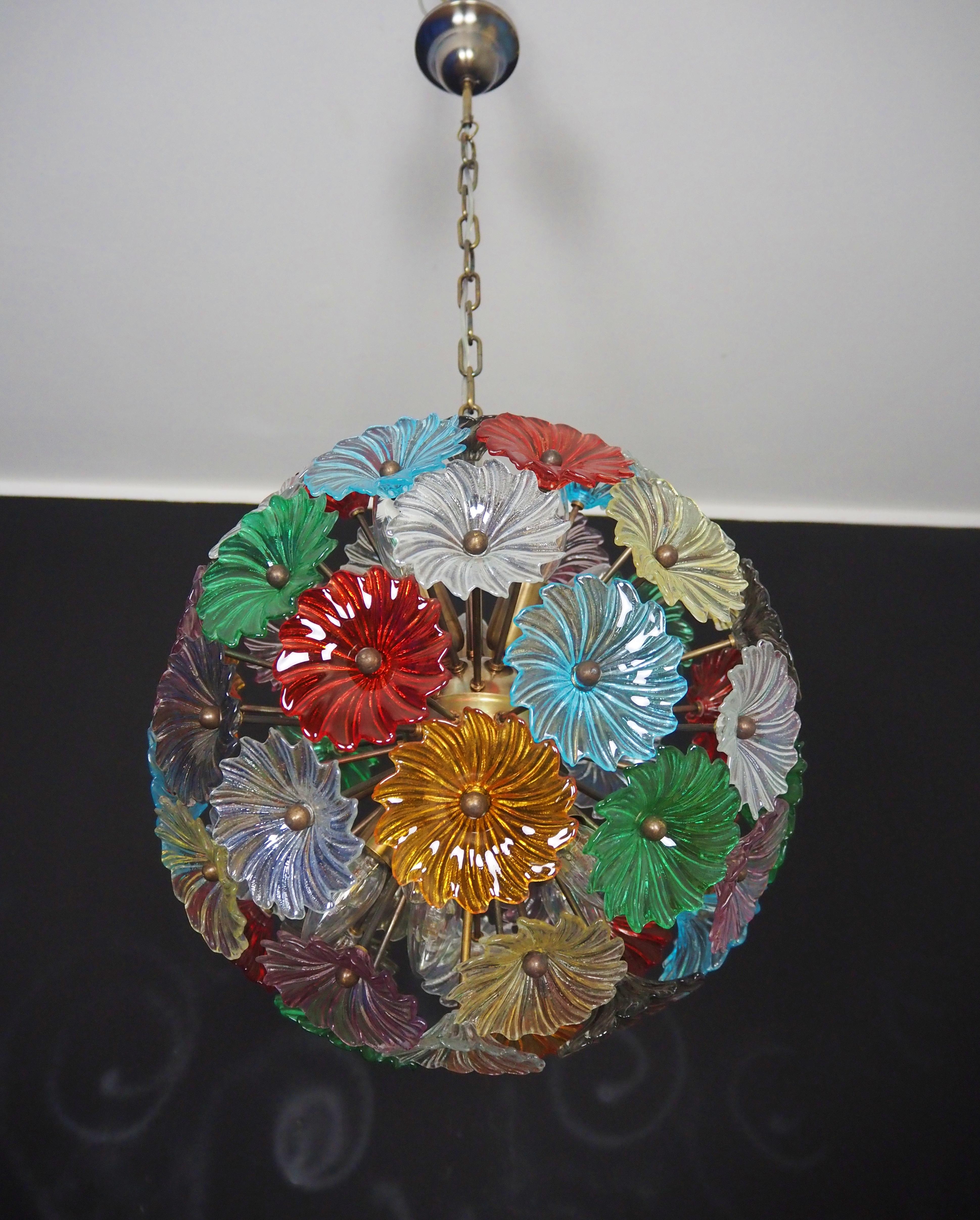 Vintage Sputnik Italian crystal chandelier - 51 Daisy multicolored glasses For Sale 7