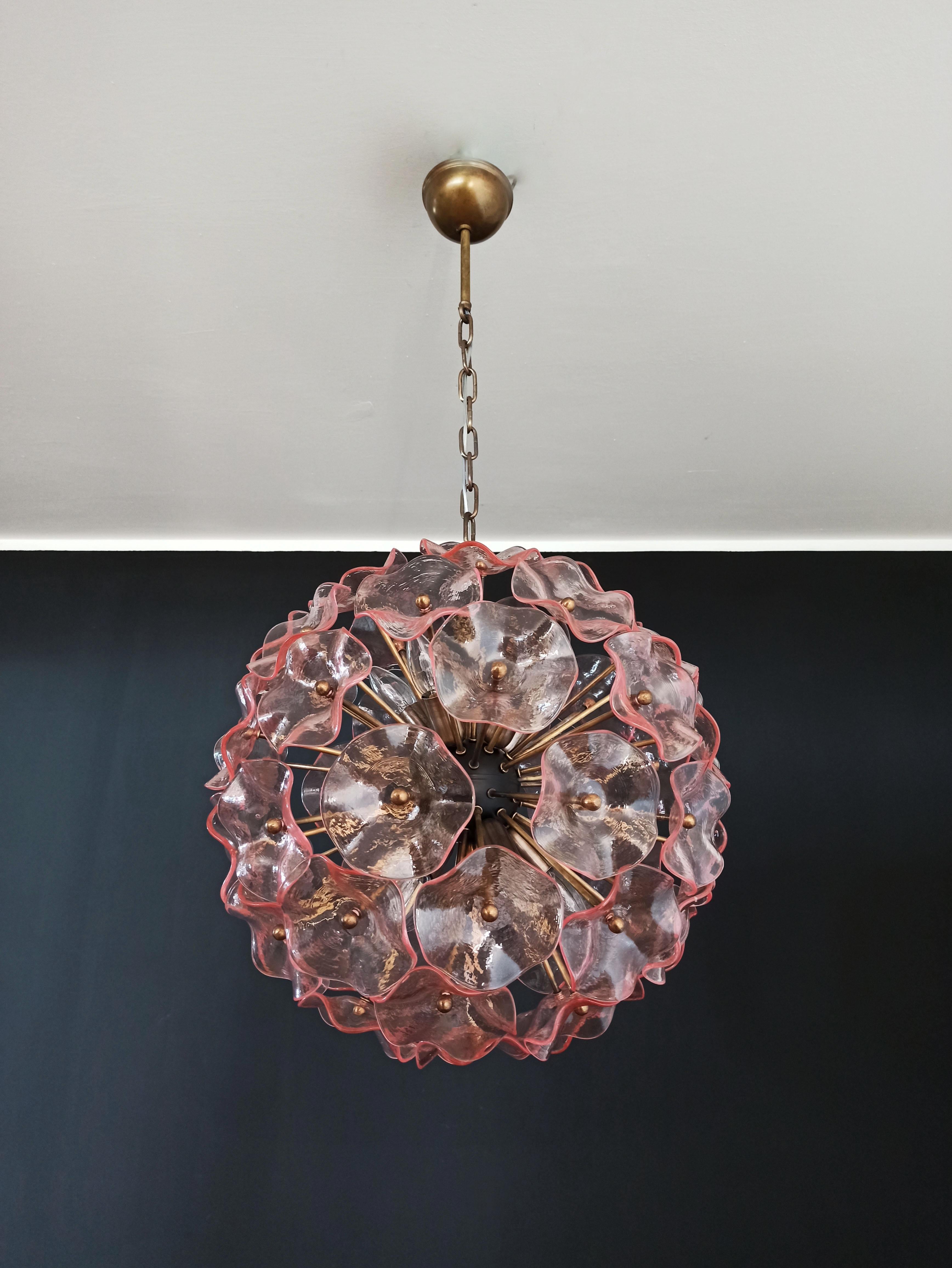 Sputnik space age Italian vintage crystal chandelier made by 51 pink crystals in a burnished brass metal frame.
Period: 1970s-1980s
Dimensions: 41.30 inches (105 cm) height with chain, 17.70 inches (45 cm) height without chain, 19.70 inches (50