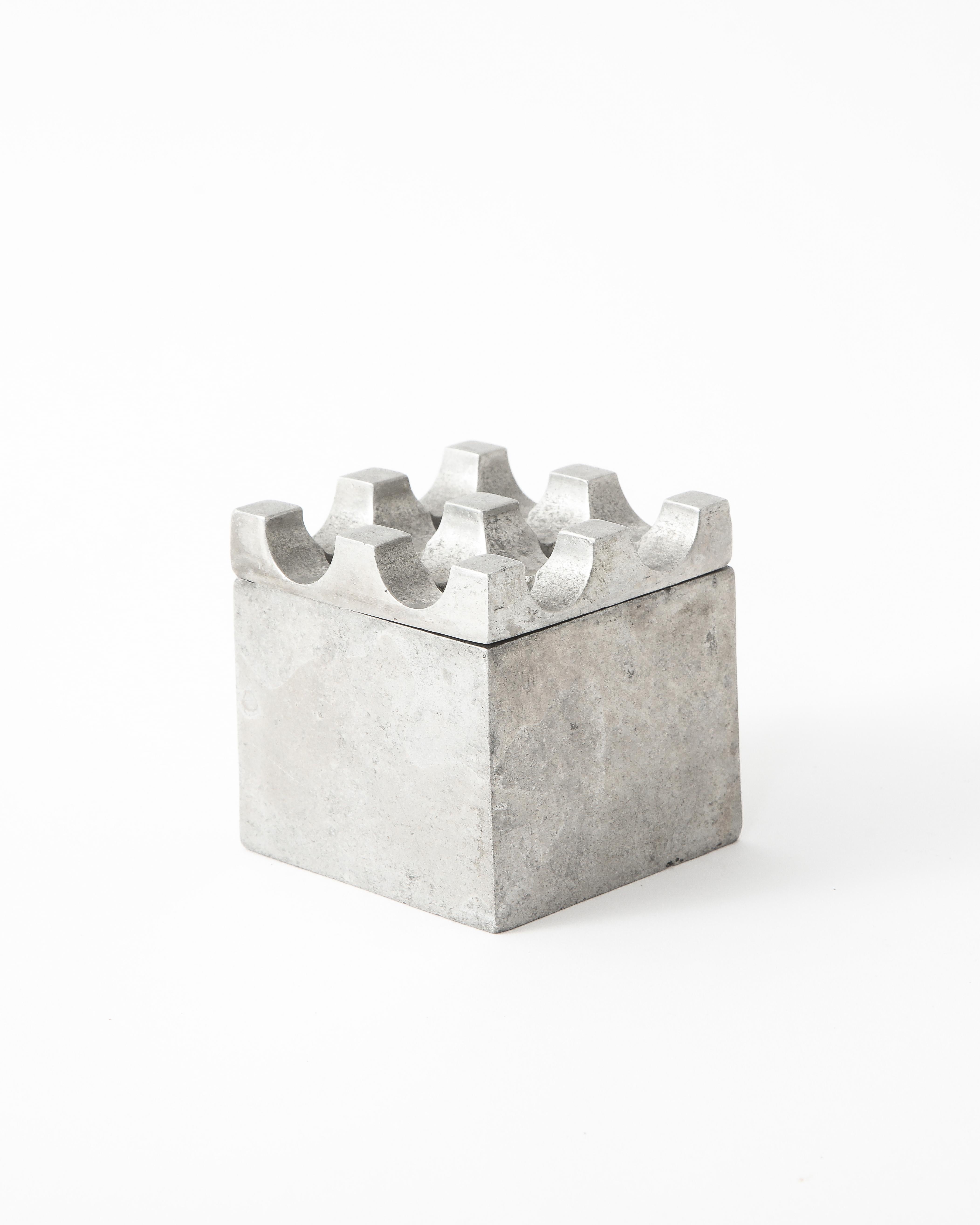 Cenicero de aluminio de Backstrom Holger & Ljungberg Bo, Suecia Años 70 finales del siglo XX