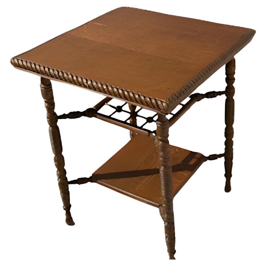 Mesa cuadrada estilo Vintage Aesthetic Movement con patas torneadas
