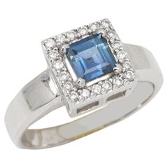 Anello vintage quadrato con topazio blu di Londra e diamanti in oro bianco 14 carati