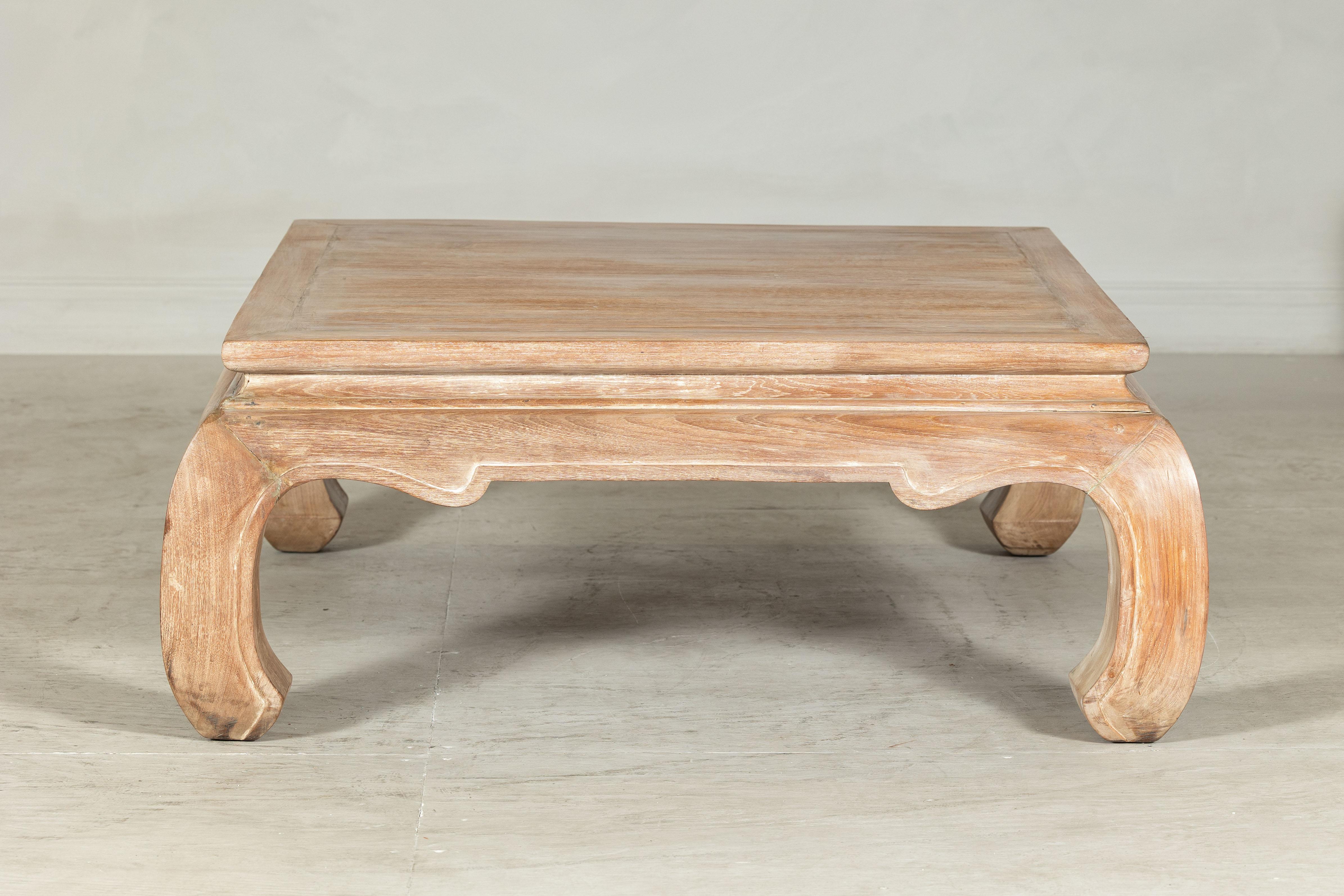 Mesa de centro cuadrada vintage con patas Chow de madera clara en venta 3