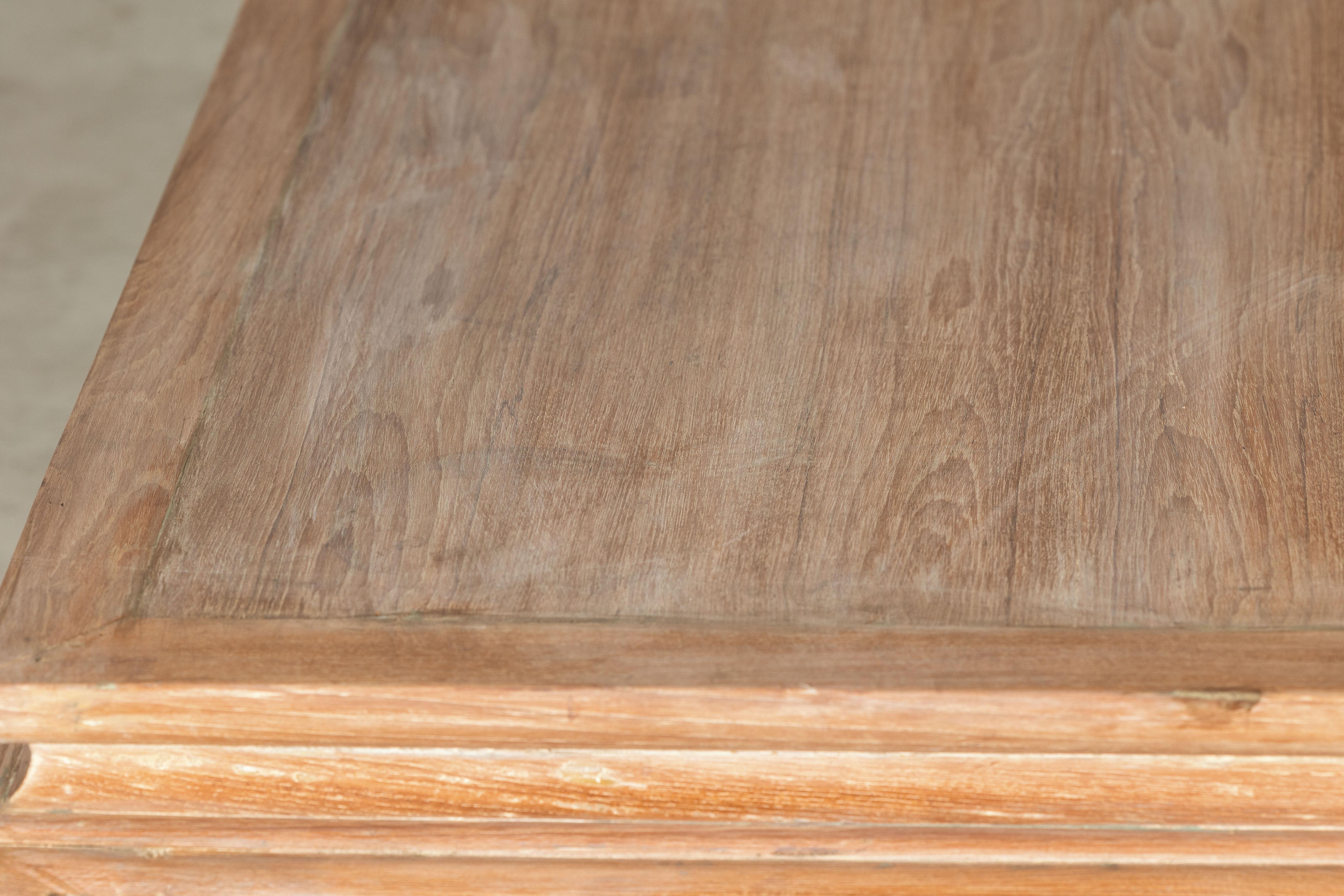 Mesa de centro cuadrada vintage con patas Chow de madera clara en venta 6