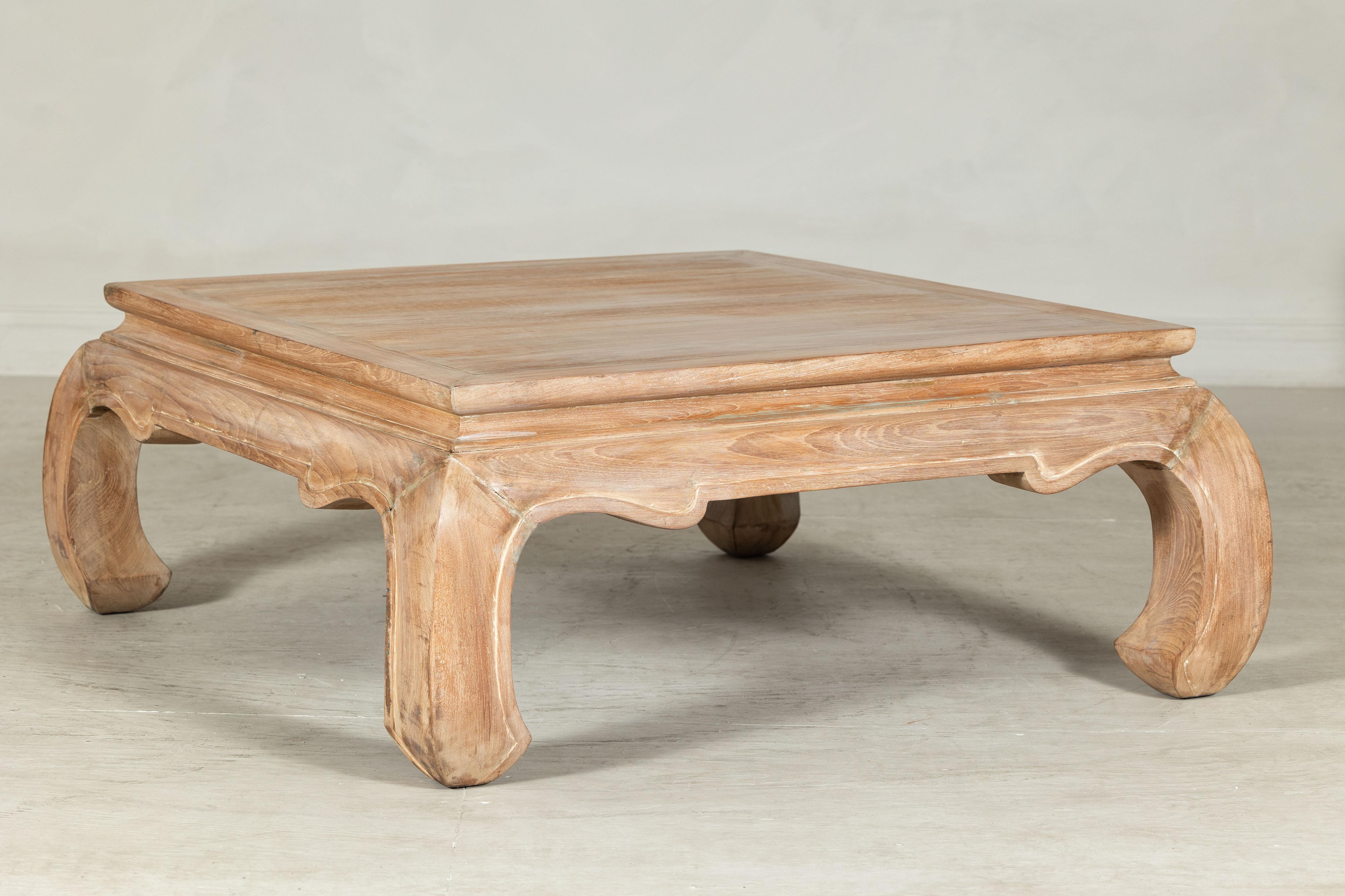 Mesa de centro cuadrada vintage con patas Chow de madera clara Madera en venta