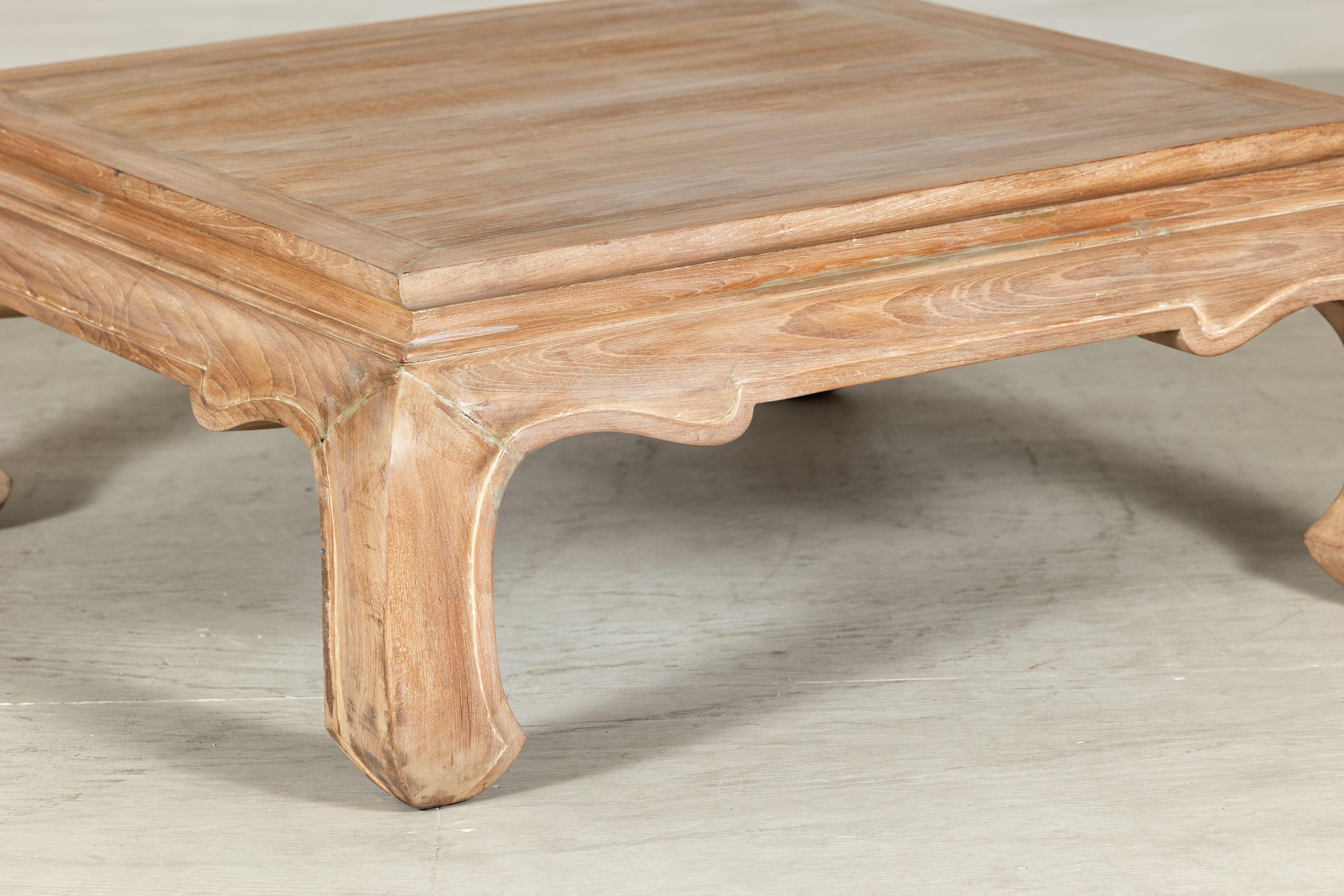 Mesa de centro cuadrada vintage con patas Chow de madera clara en venta 1