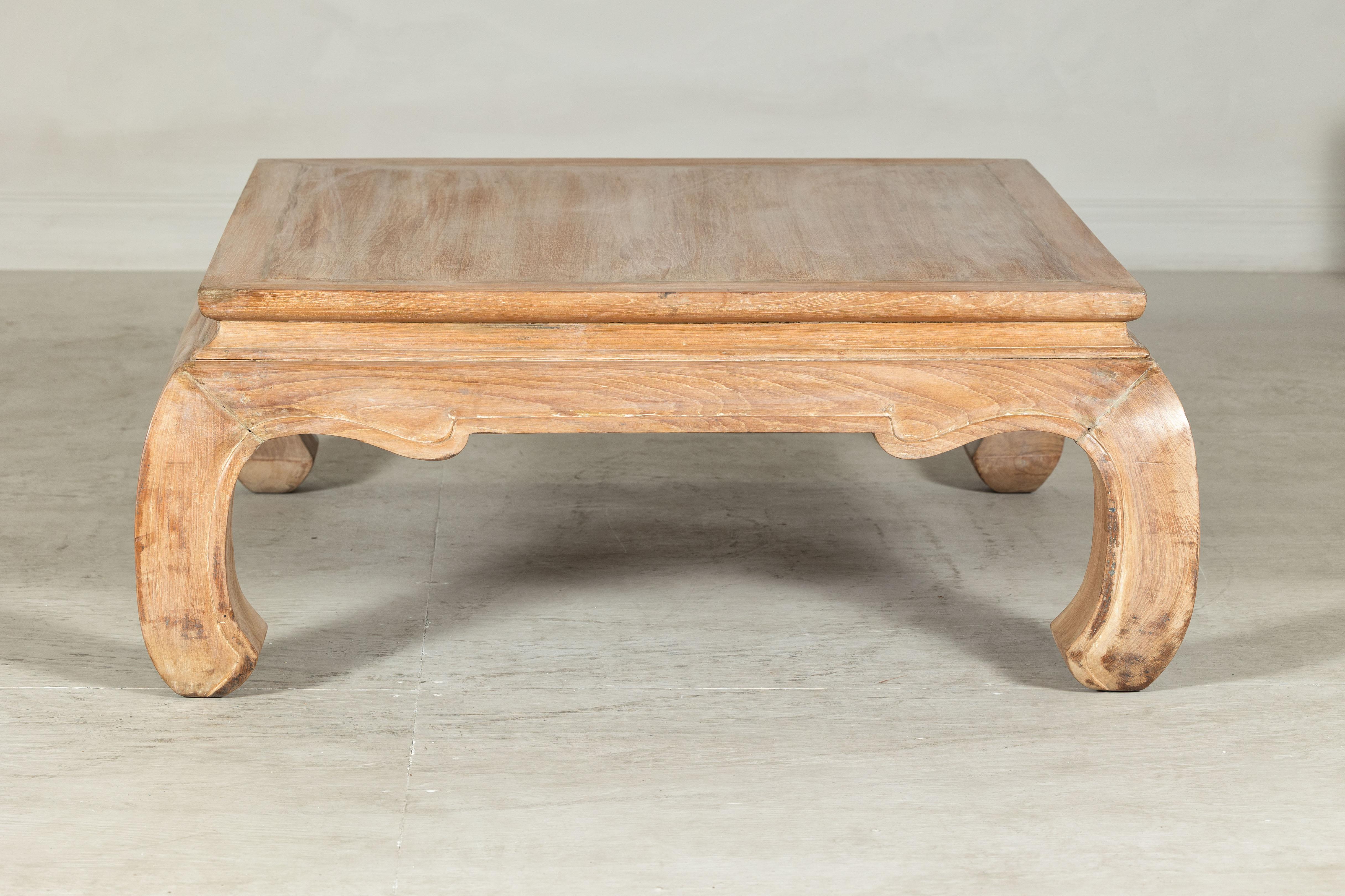 Mesa de centro cuadrada vintage con patas Chow de madera clara en venta 2