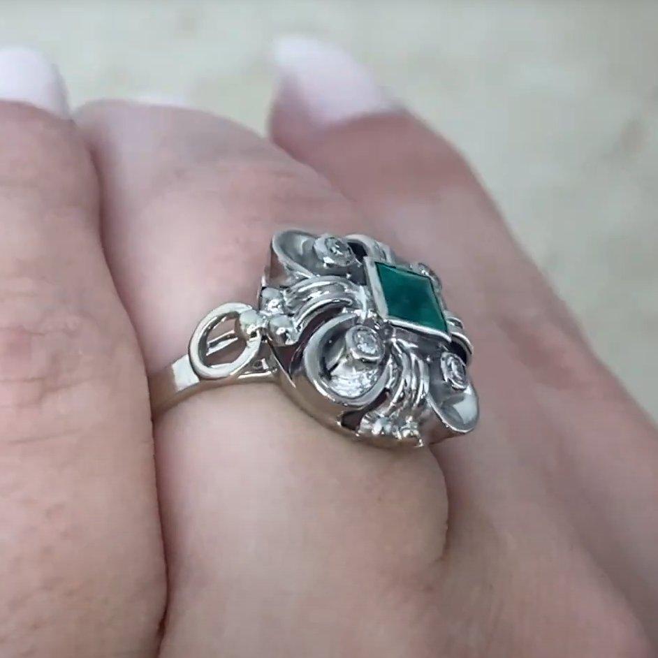 Vintage Square Cut Emerald Cocktail Ring (Approx. 0.6-Carats), 18k White Gold In Excellent Condition For Sale In New York, NY