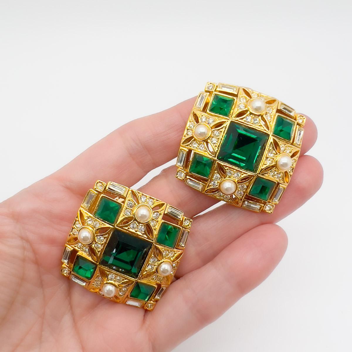 Women's Vintage Square Cut Emerald Crystal & Pearl Earrings 1980s For Sale