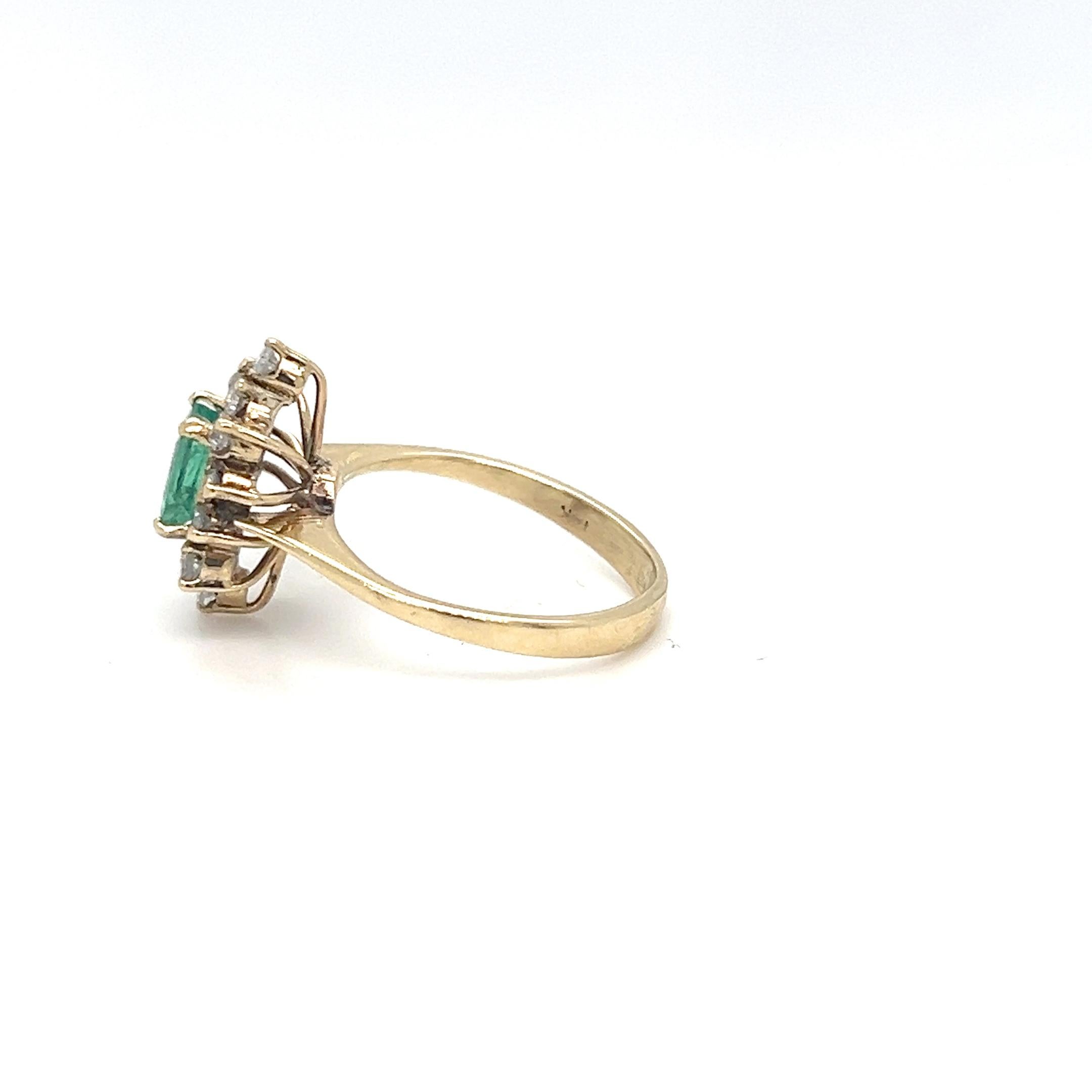 Quadratischer Smaragd- und Diamantring aus 14 Karat Gelbgold mit Einzelschliff (Carréeschliff) im Angebot