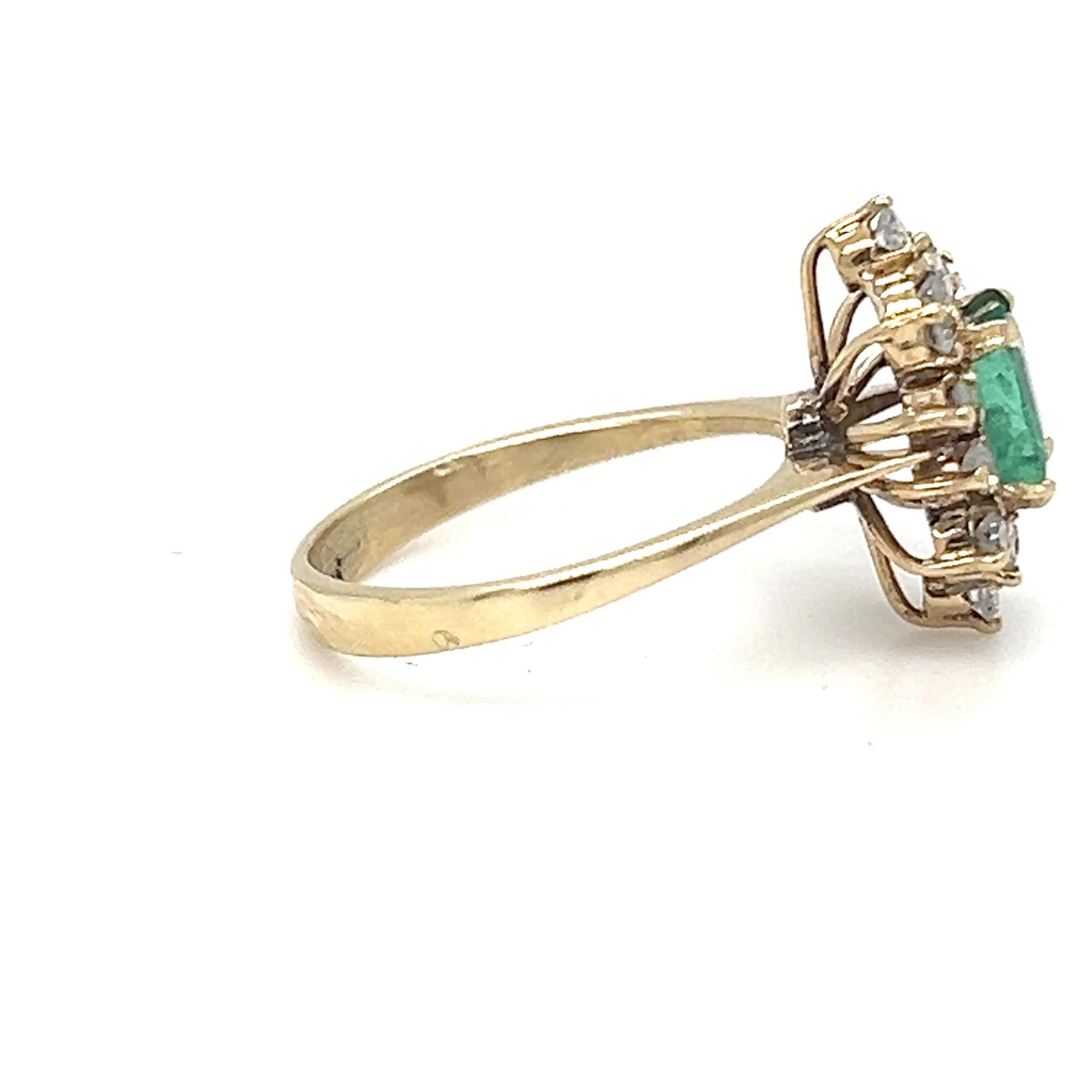 Quadratischer Smaragd- und Diamantring aus 14 Karat Gelbgold mit Einzelschliff im Angebot 2