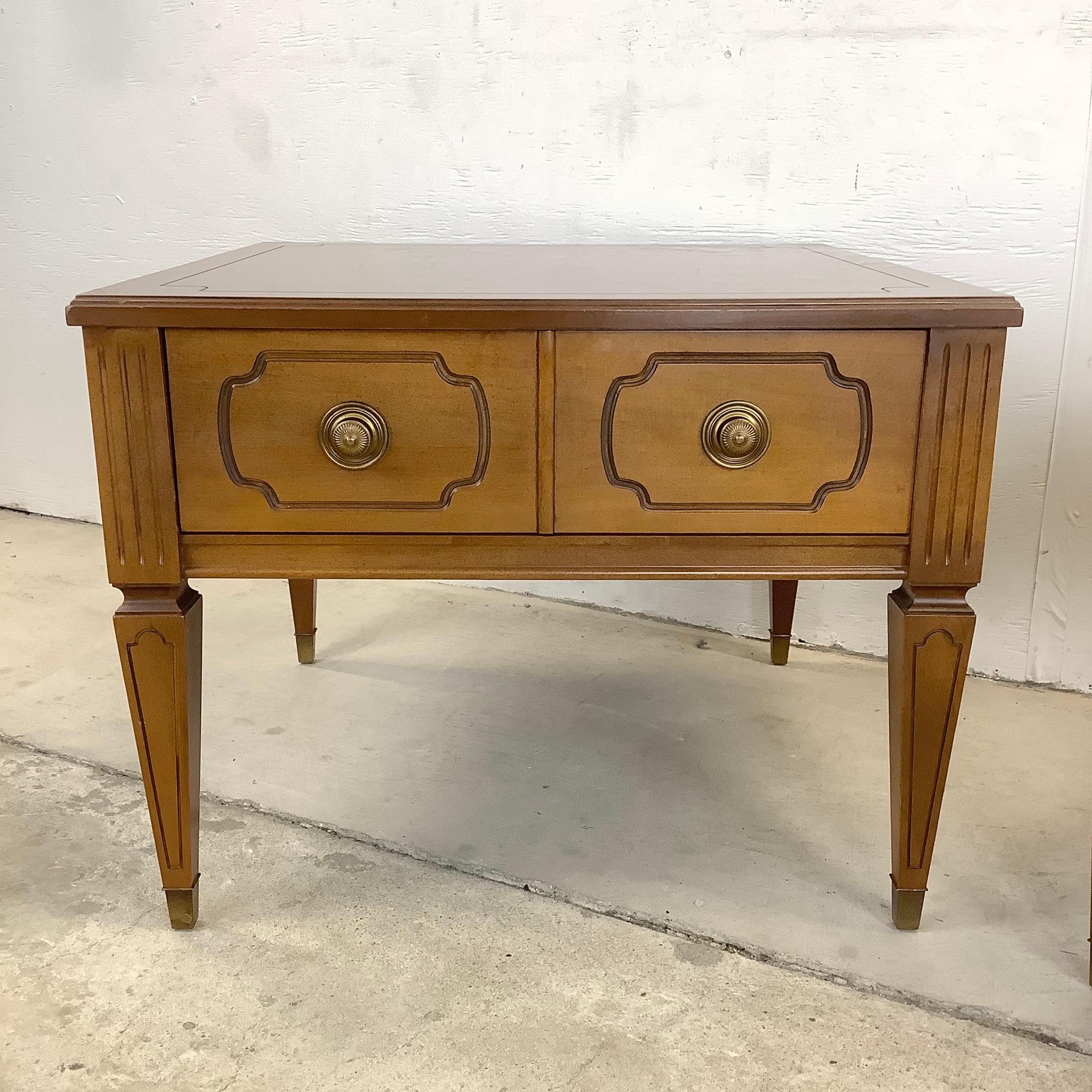 Américain Paire de tables d'extrémité carrées vintage avec tiroir unique par Mersman Furniture en vente
