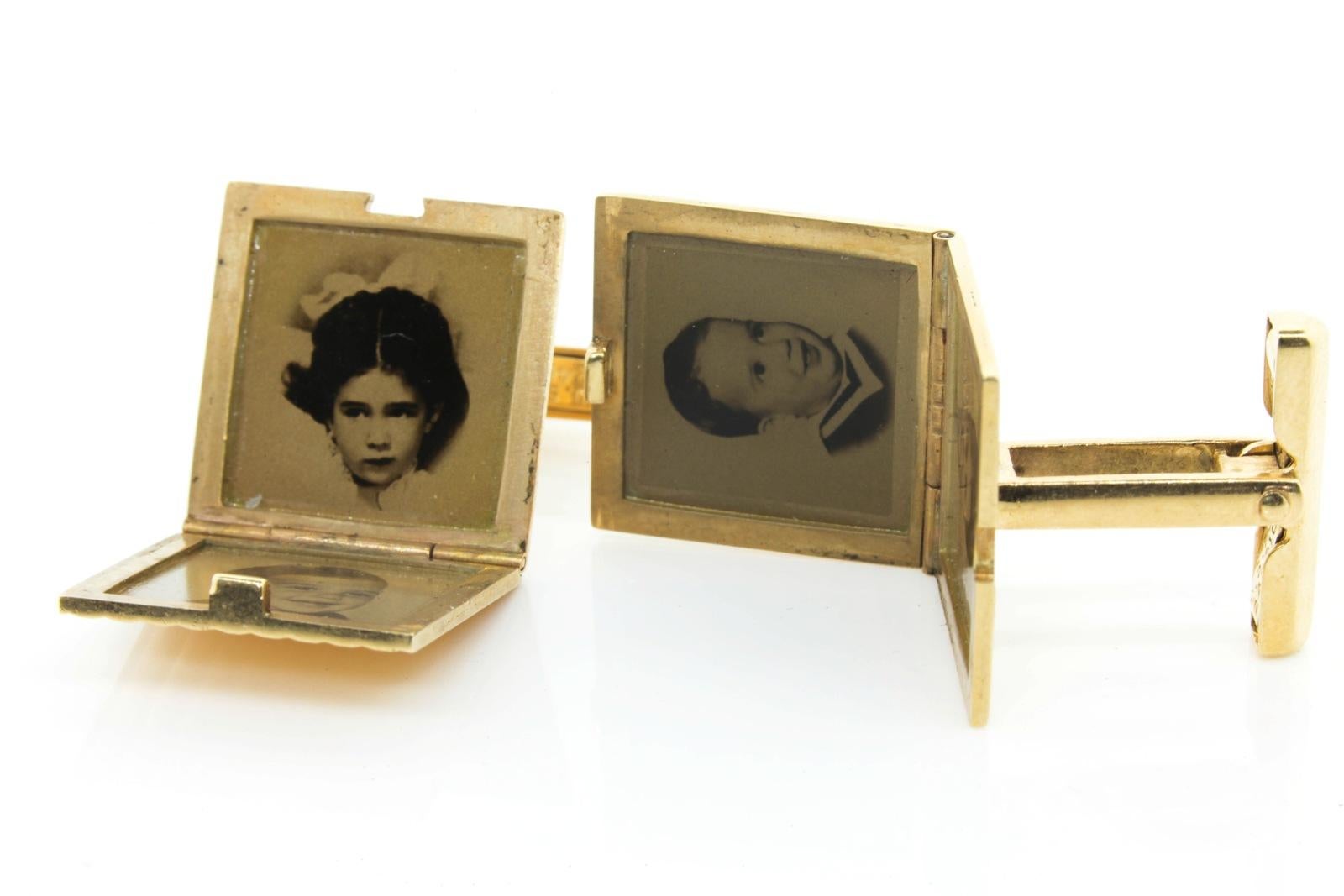 Women's or Men's Vintage Square Gold Cufflinks For Sale