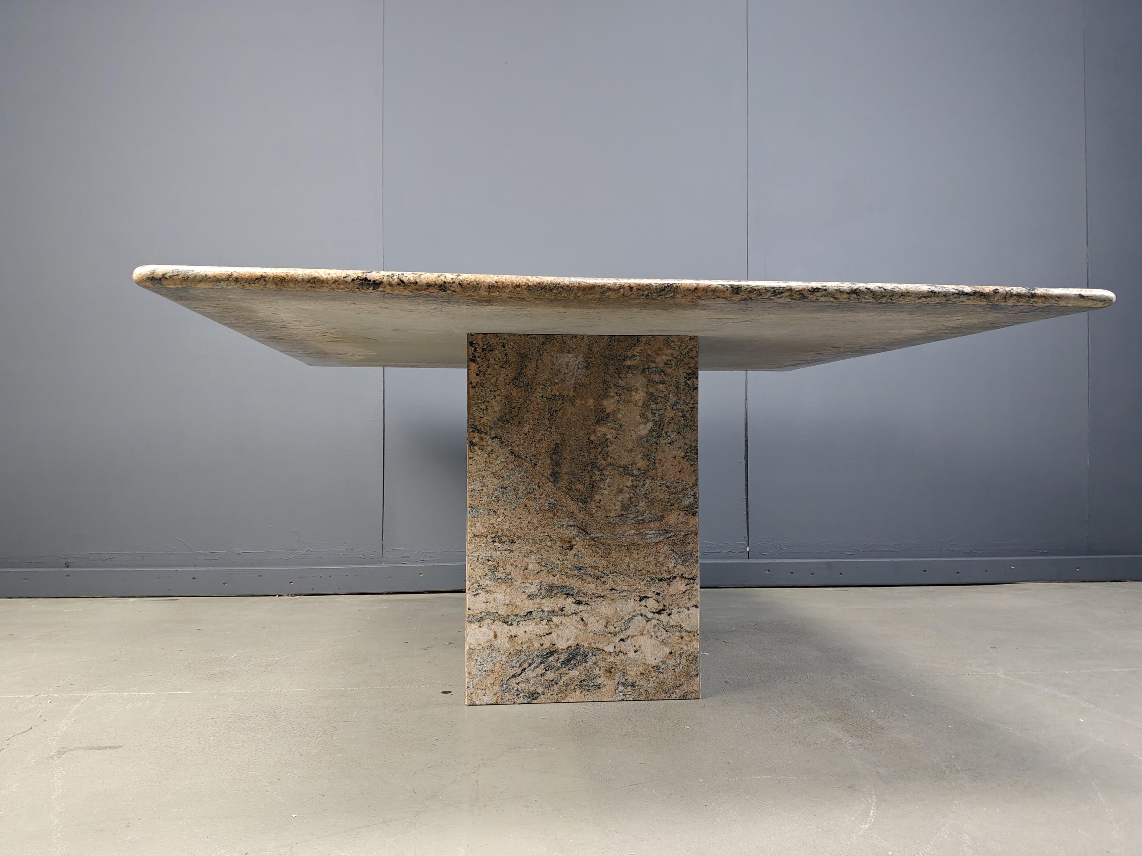 Table de salle à manger carrée vintage en granit, 1970 Bon état - En vente à Leuven, Vlaams Gewest