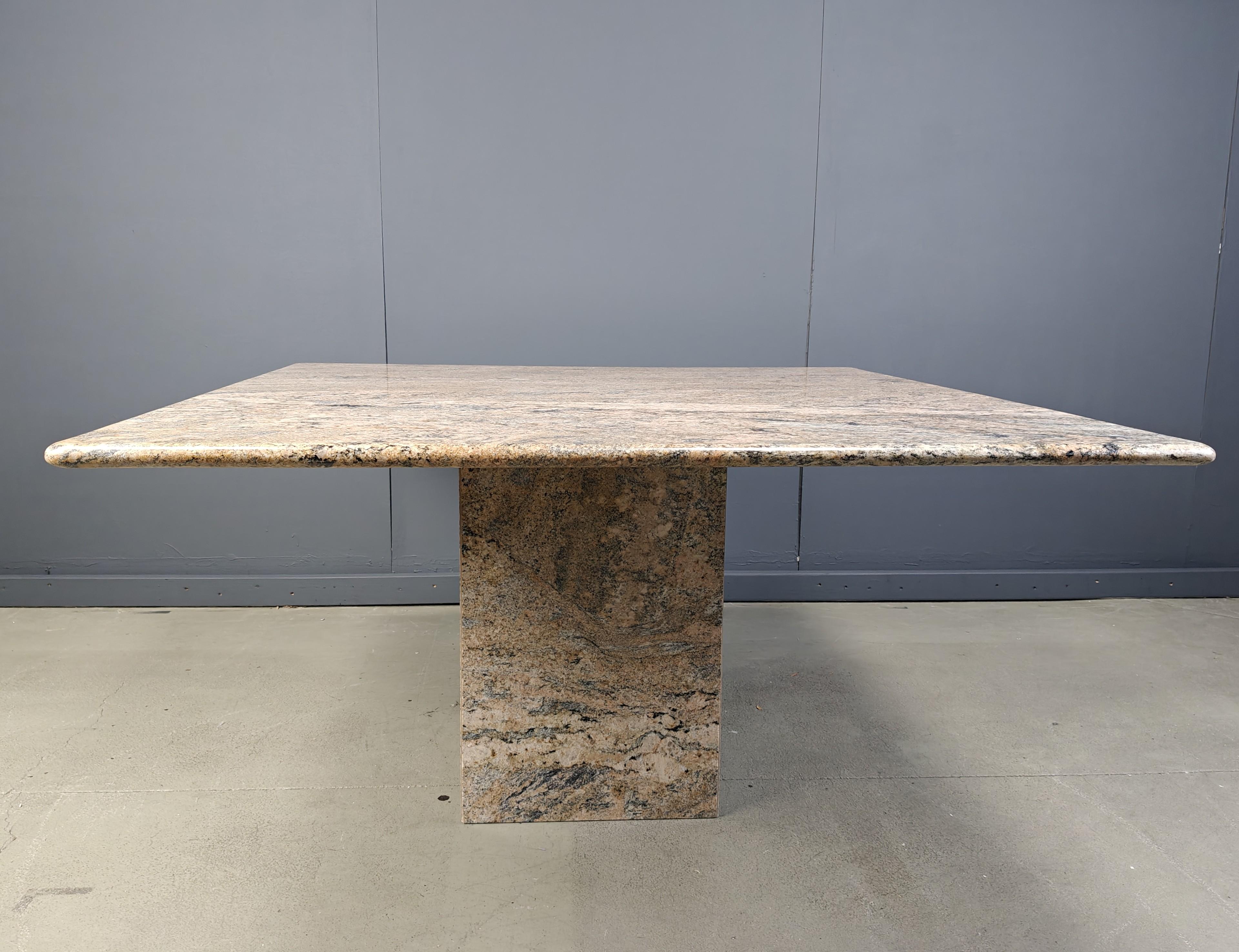 Fin du 20e siècle Table de salle à manger carrée vintage en granit, 1970 en vente
