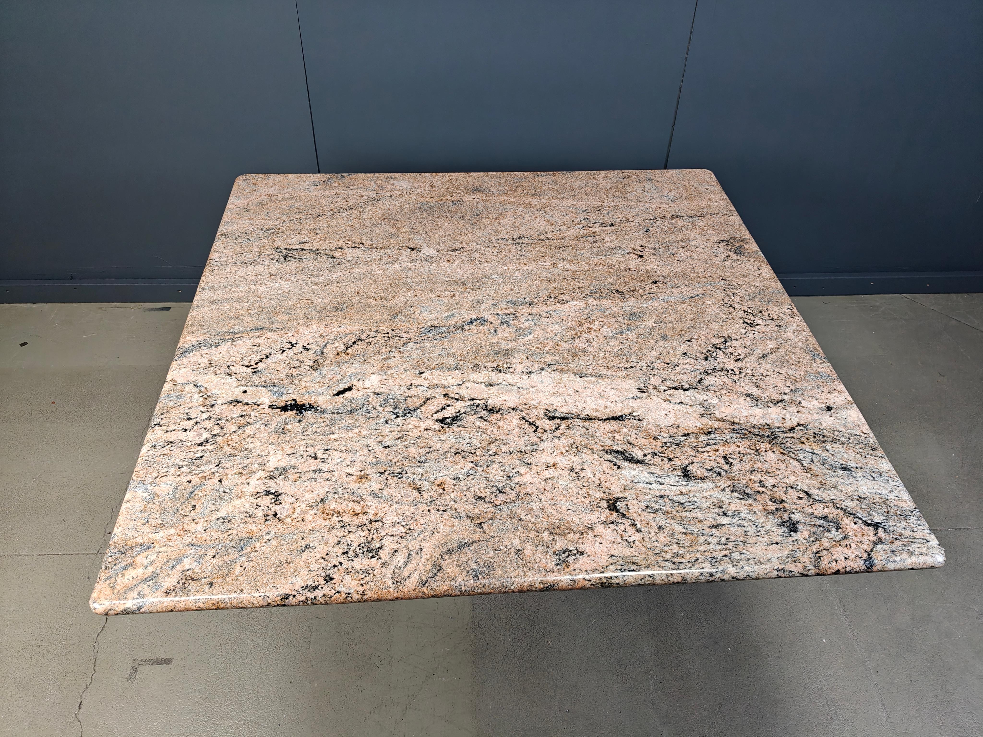 Granit Table de salle à manger carrée vintage en granit, 1970 en vente