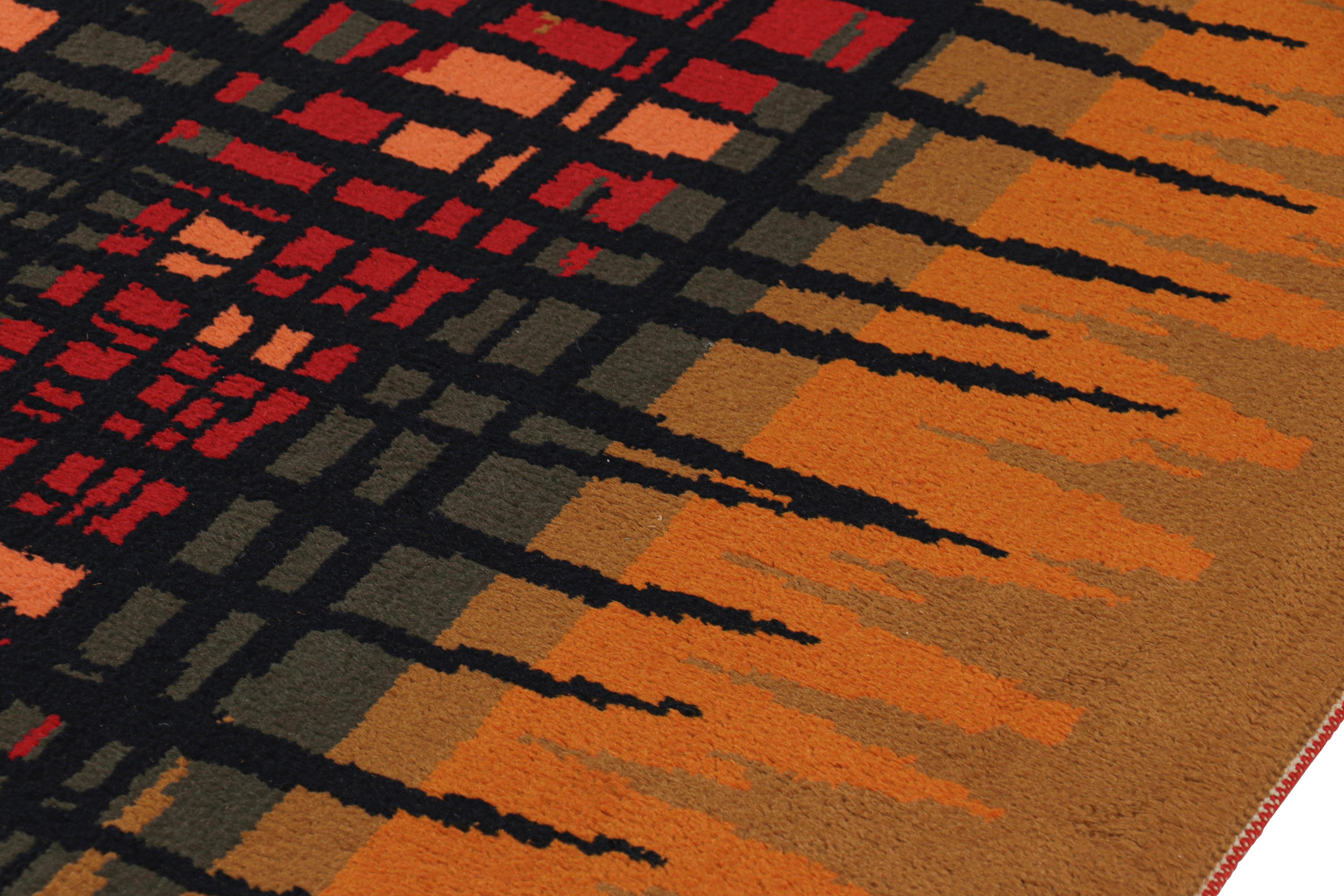 Cinese Tappeto quadrato vintage in arancione con motivi geometrici in stile svedese - Rug & Kilim in vendita