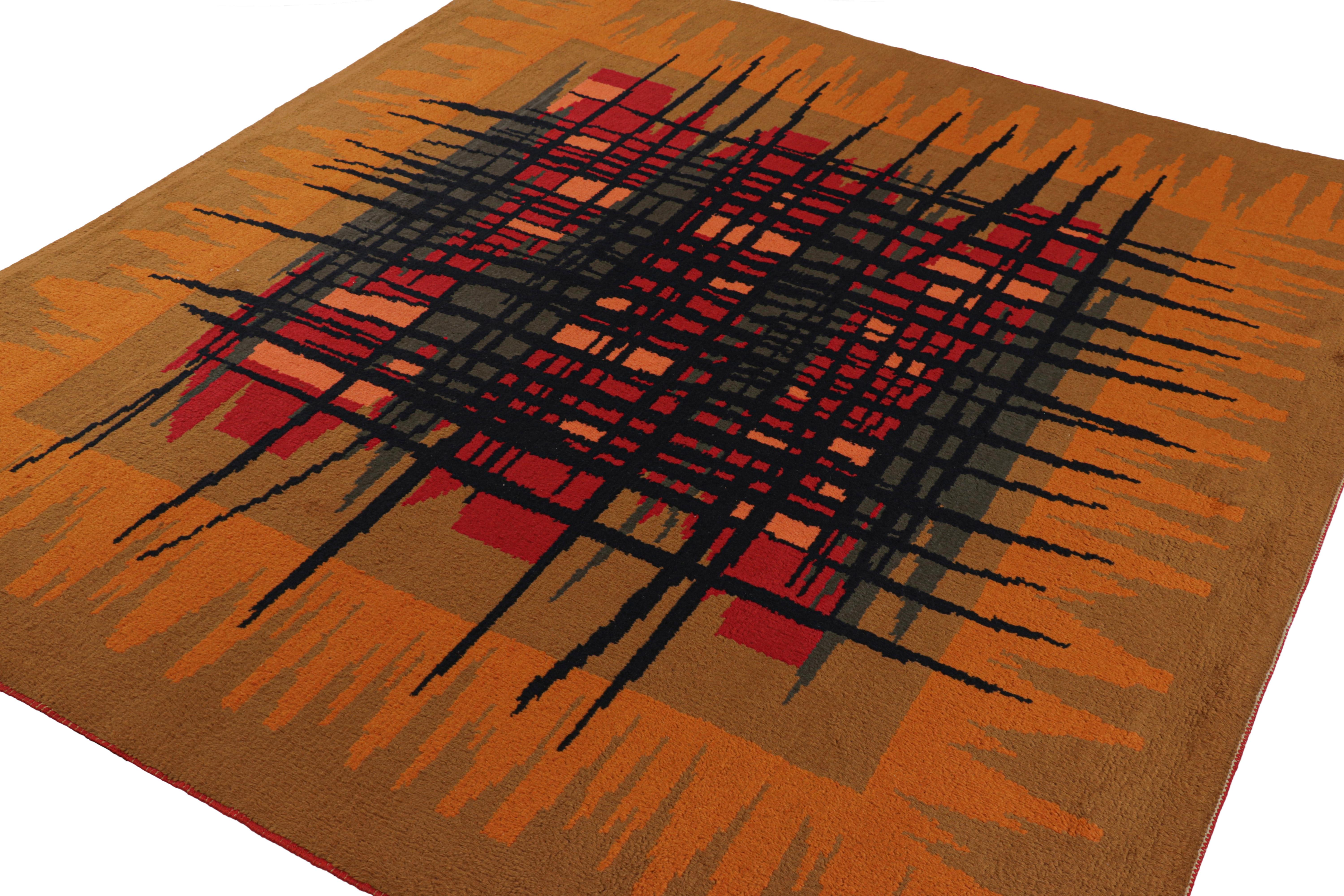 Tappeto quadrato vintage in arancione con motivi geometrici in stile svedese - Rug & Kilim In condizioni buone in vendita a Long Island City, NY