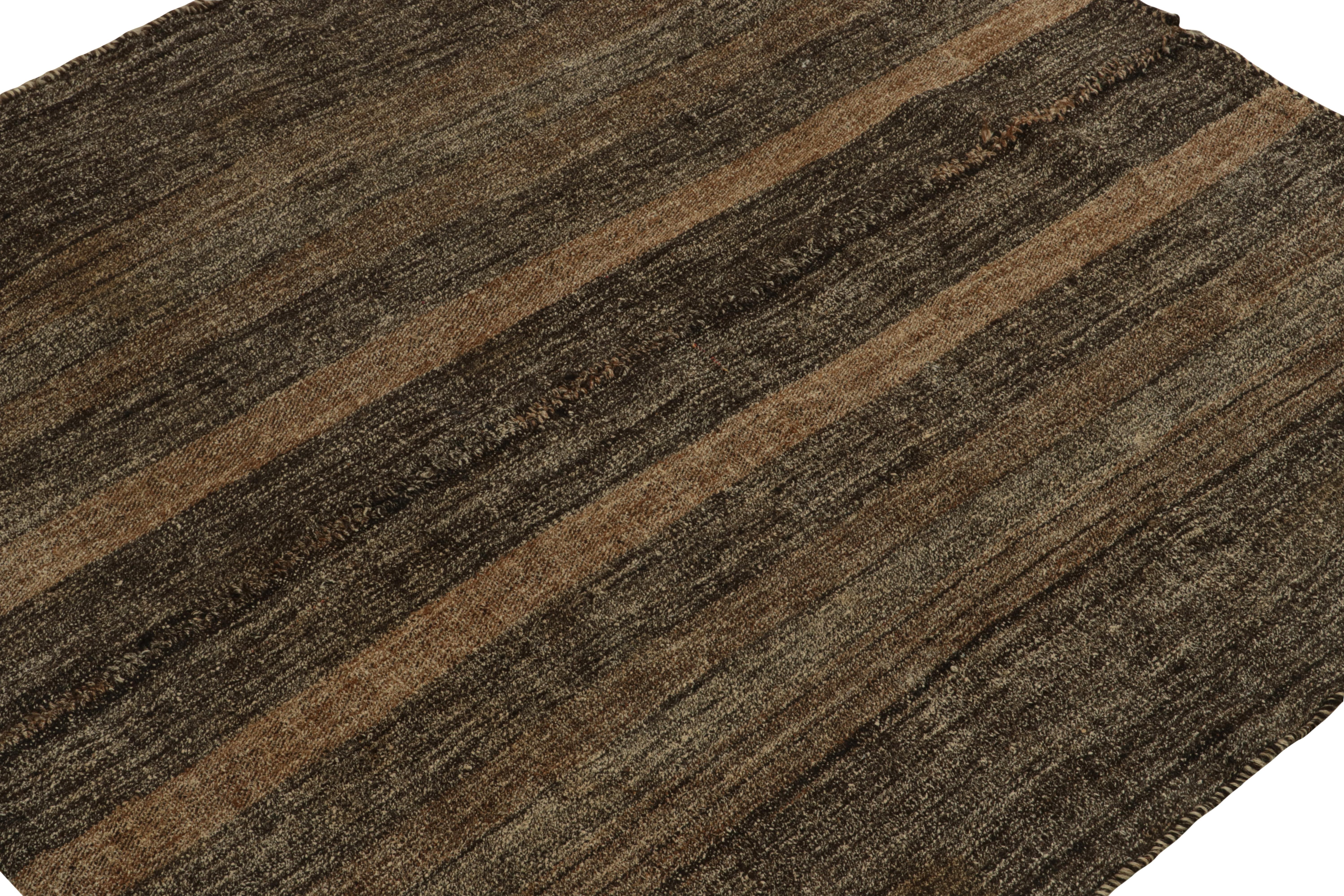 Quadratischer Kelimteppich im Vintage-Stil mit beige-braunen Streifen und schwarzen Streifen von Teppich & Kelim (Handgeknüpft) im Angebot