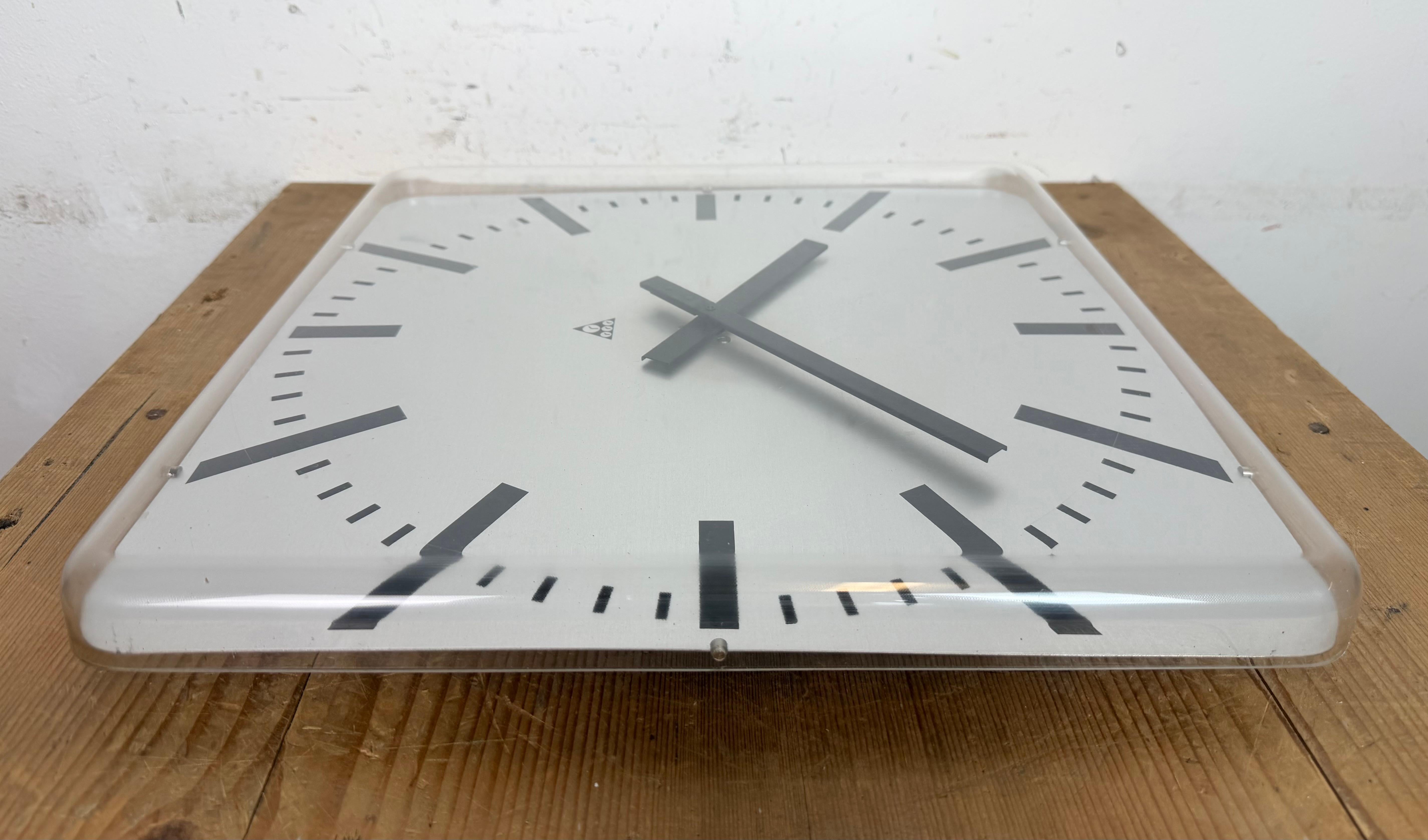 Viereckige Büro-Wanduhr von Pragotron, 1980er Jahre im Angebot 4