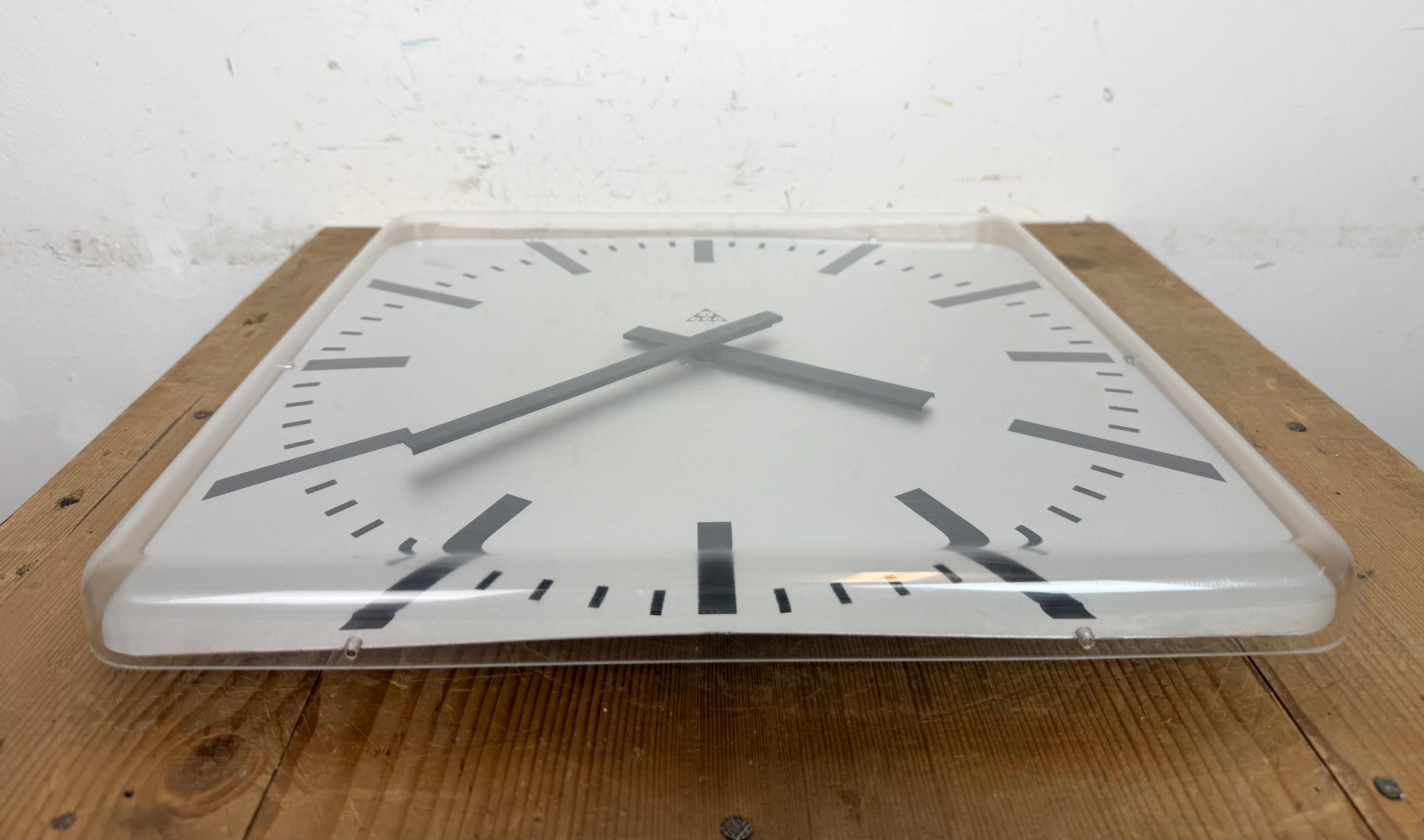 Viereckige Büro-Wanduhr von Pragotron, 1980er Jahre im Angebot 5