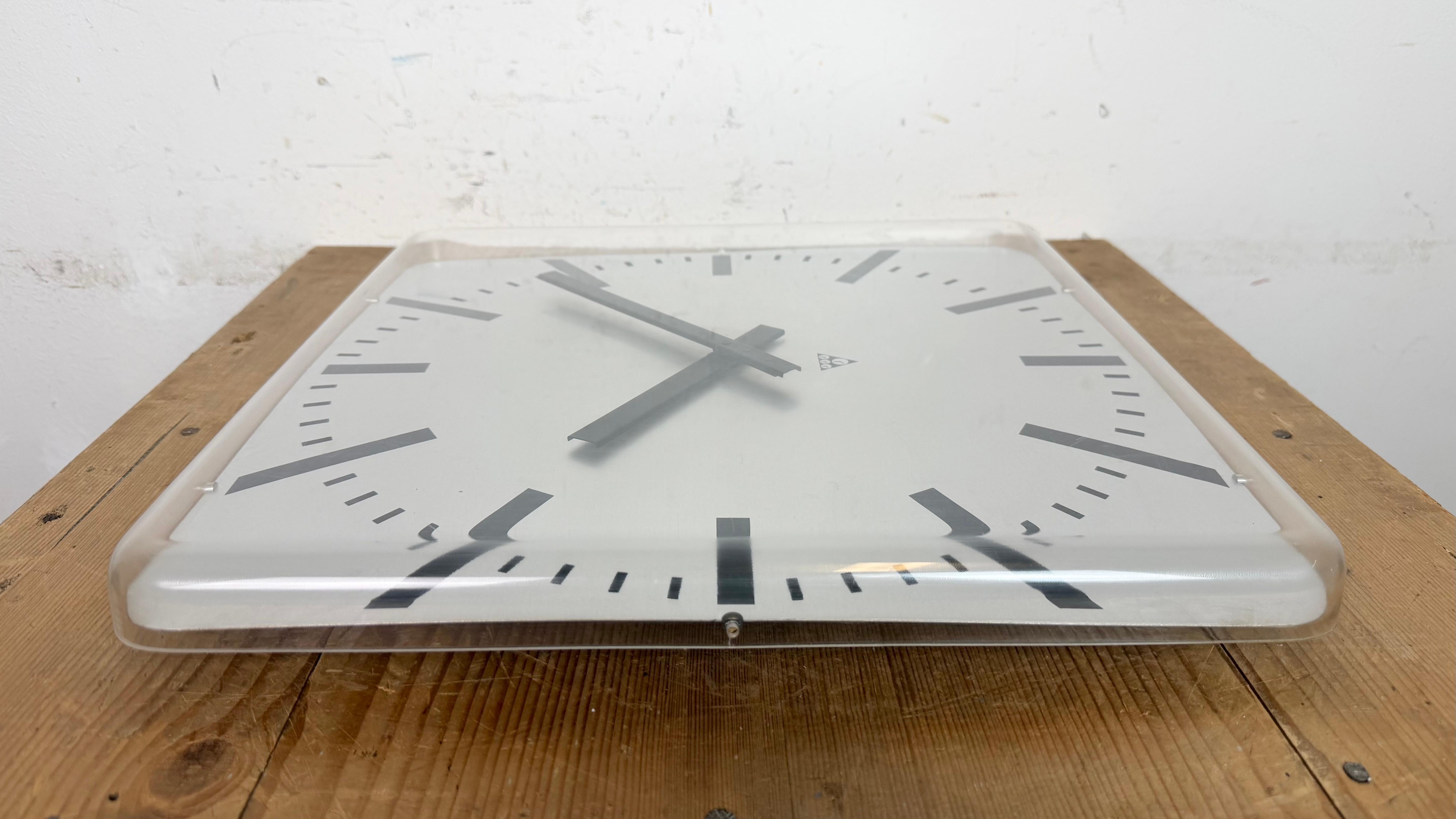Viereckige Büro-Wanduhr von Pragotron, 1980er Jahre im Angebot 6