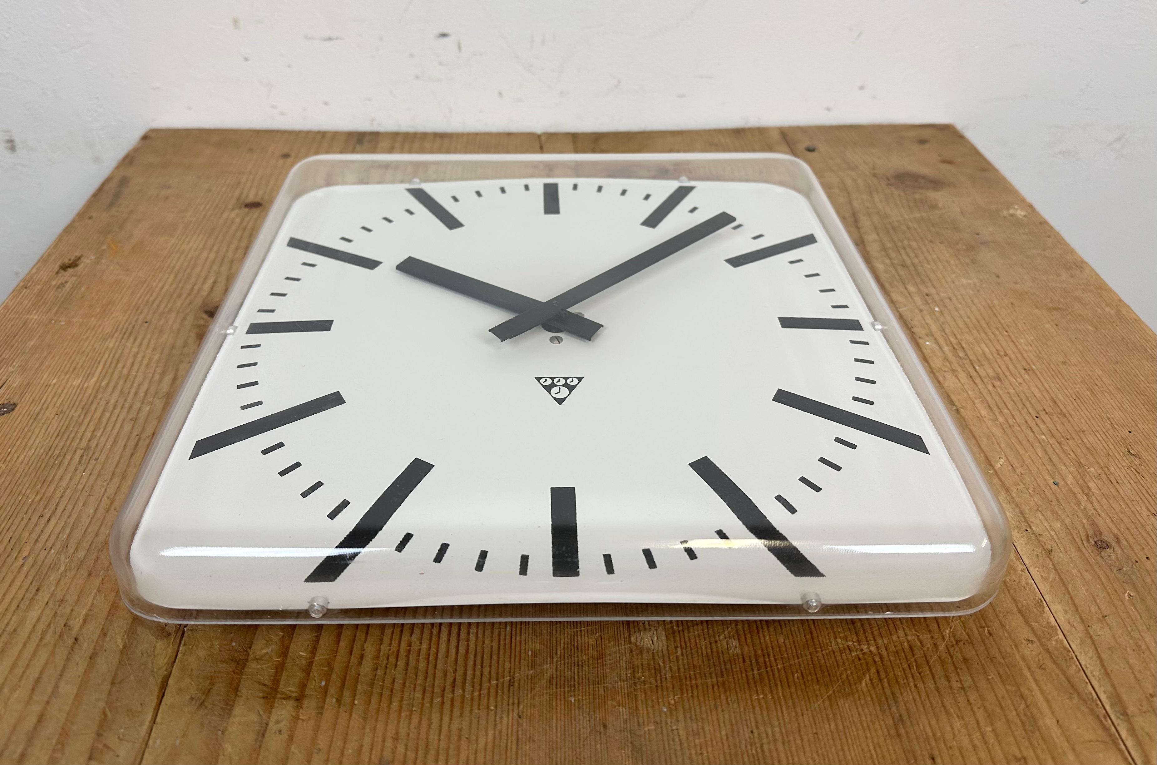Vintage Square Office Wall Clock from Pragotron, 1980s In Good Condition In Kojetice, CZ