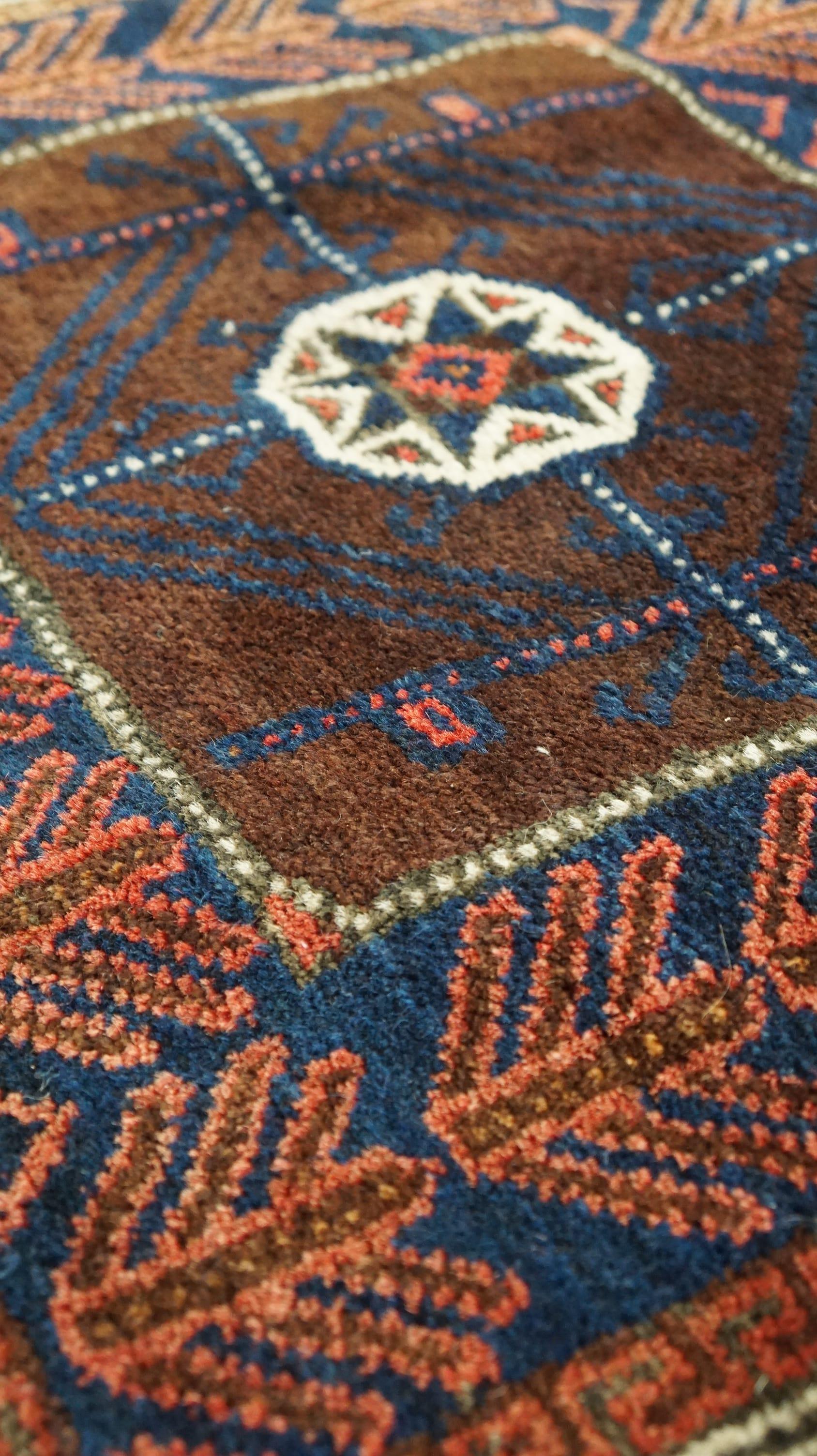 Quadratischer orientalischer Boden-/Deko-Teppich im Vintage-Stil mit schönen Farben 76x76cm im Zustand „Relativ gut“ im Angebot in Harderwijk, NL