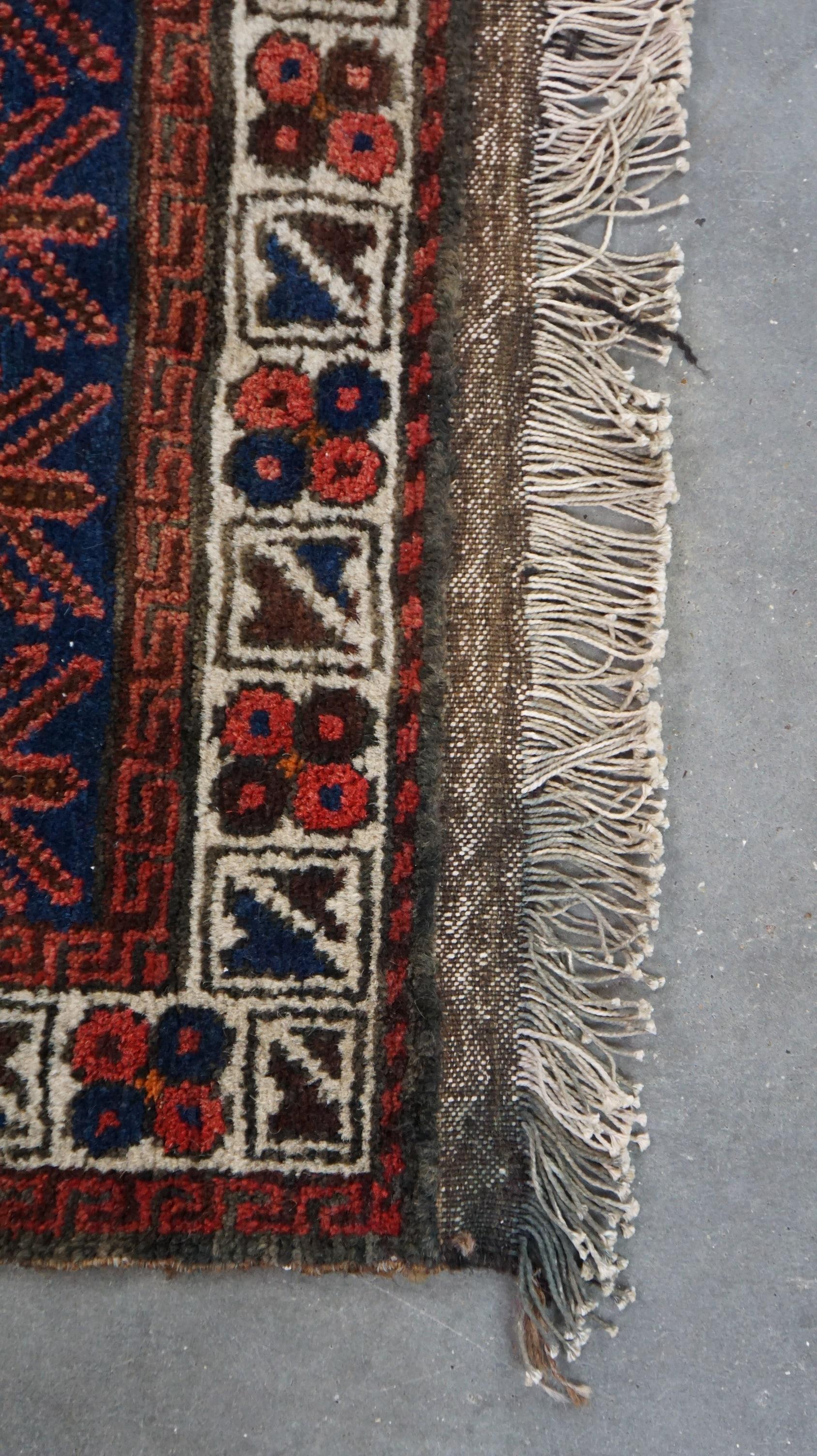 Quadratischer orientalischer Boden-/Deko-Teppich im Vintage-Stil mit schönen Farben 76x76cm im Angebot 2