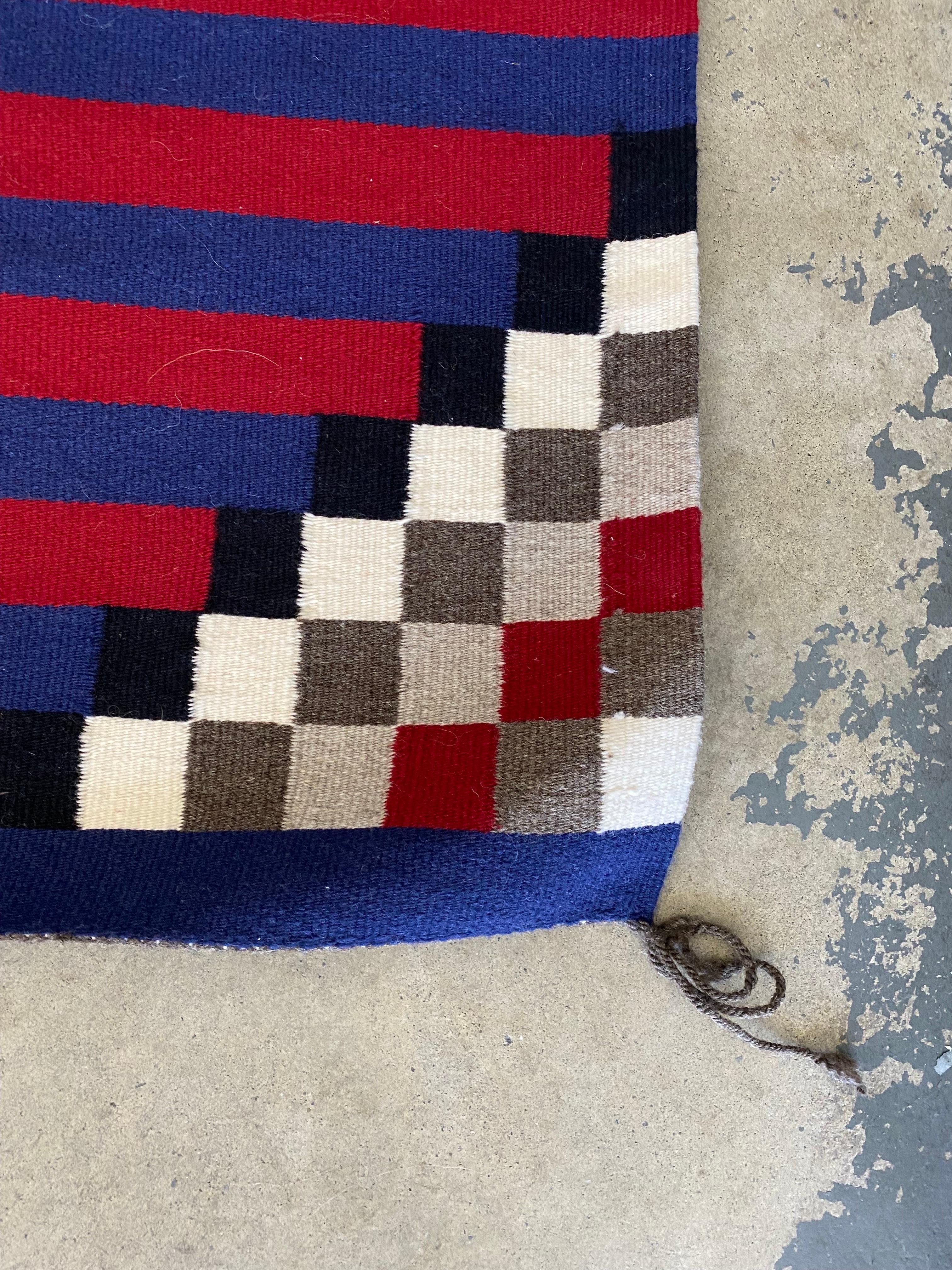 Vintage Quadrat Muster Hand gewebt Navajo Stil Wolle Teppich (amerikanisch) im Angebot