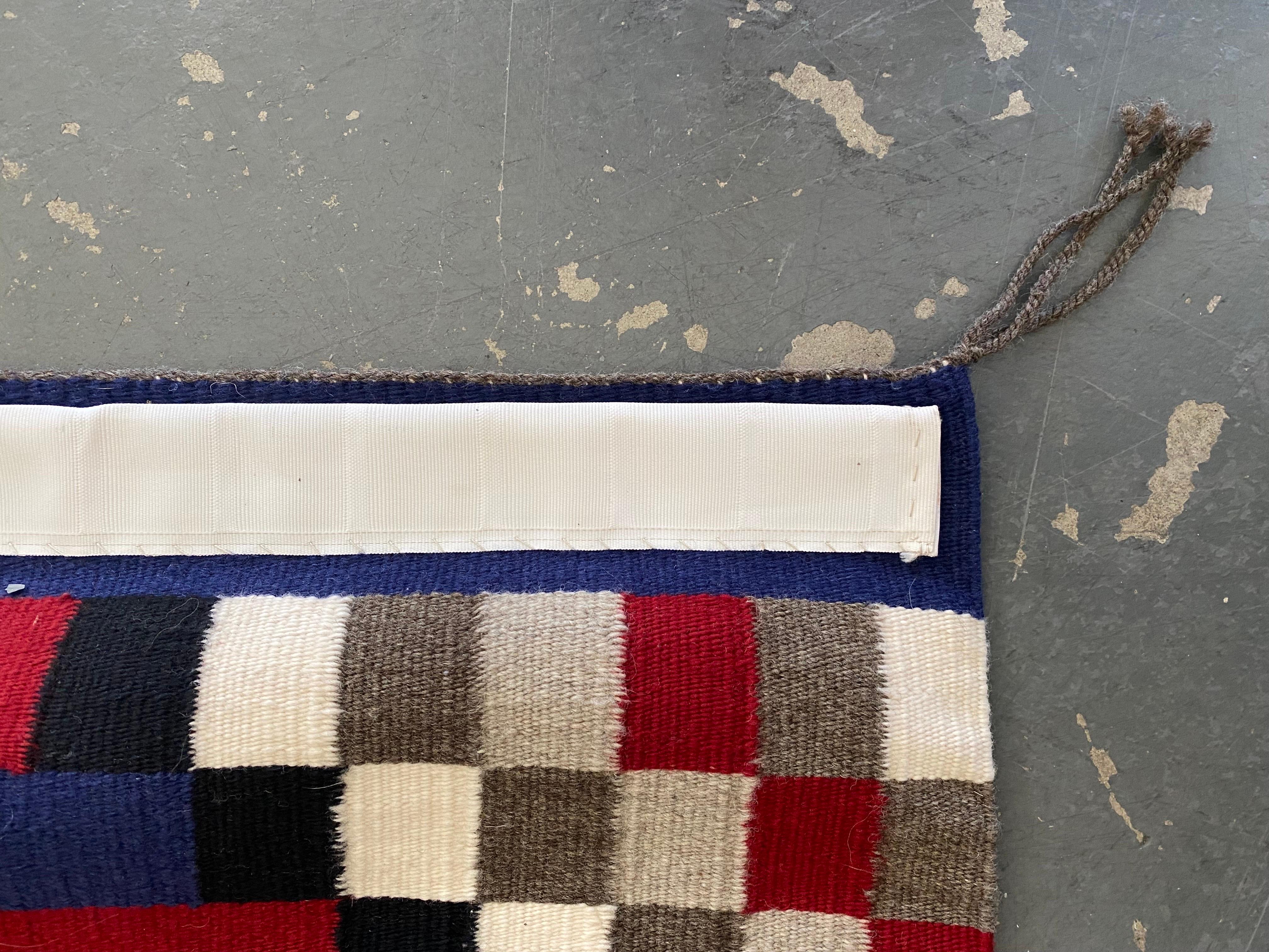 Vintage Quadrat Muster Hand gewebt Navajo Stil Wolle Teppich (Ende des 20. Jahrhunderts) im Angebot
