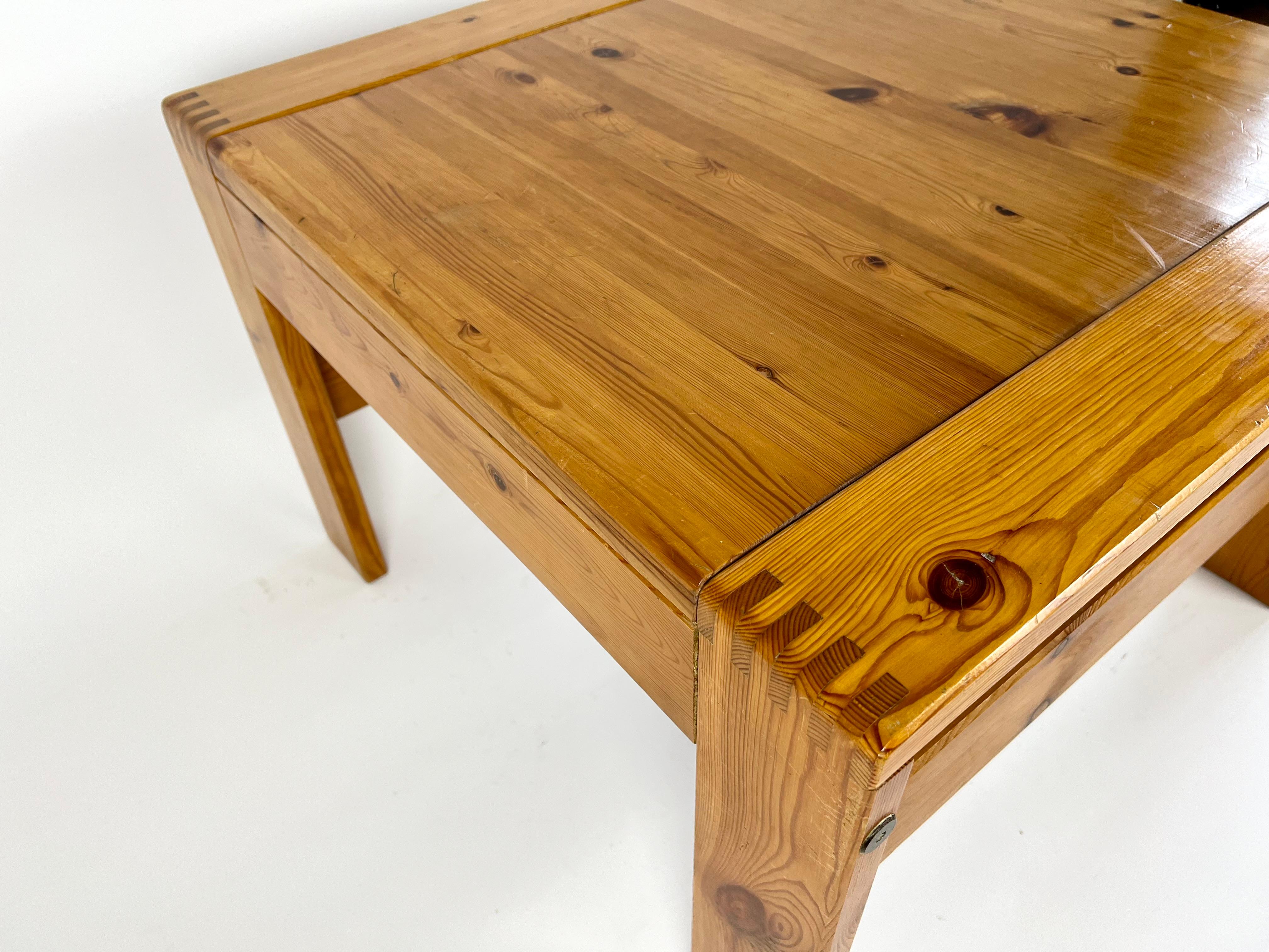 Vintage square pine coffee table, France 1970s For Sale 5
