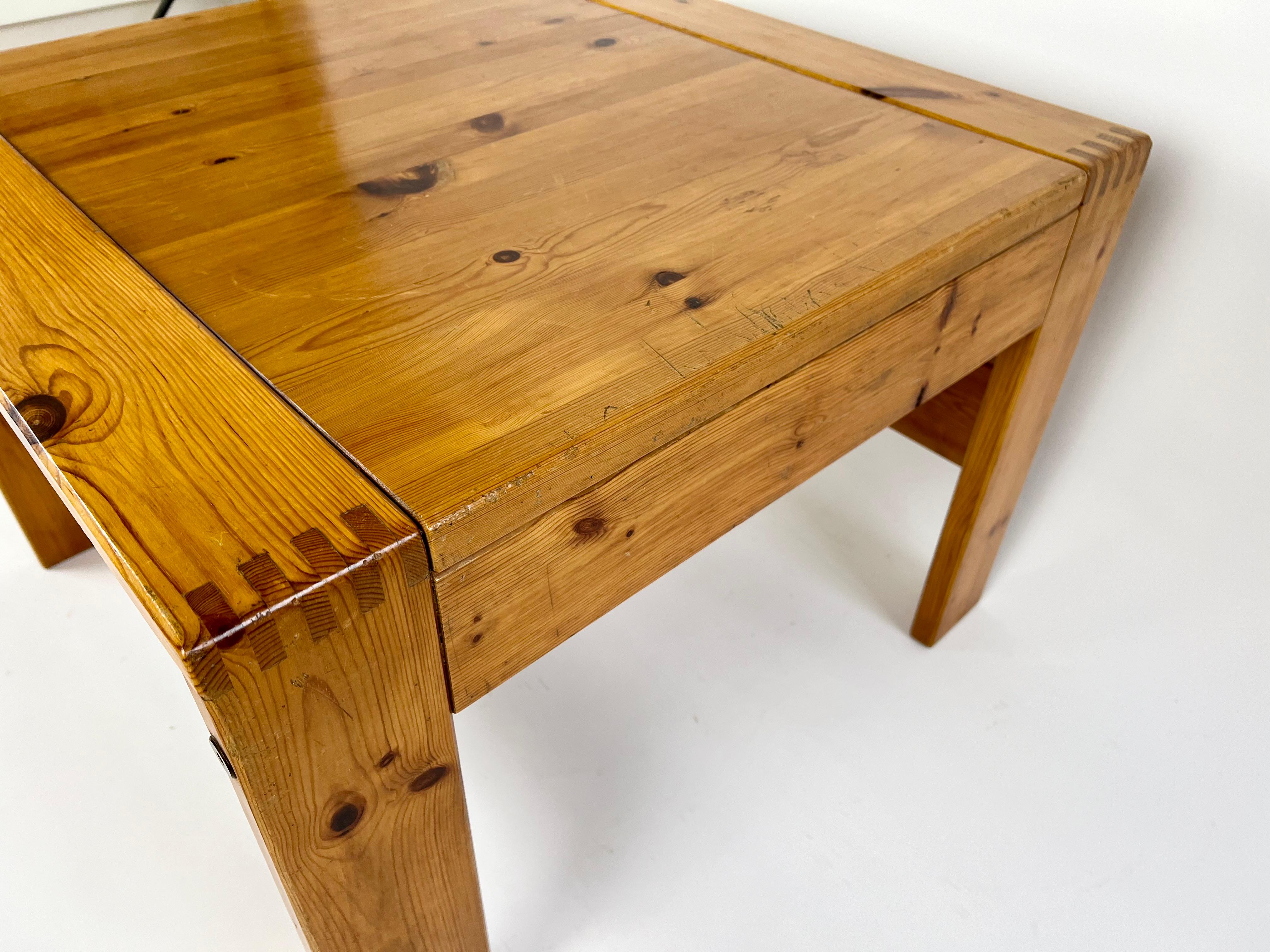 Vintage square pine coffee table, France 1970s For Sale 6
