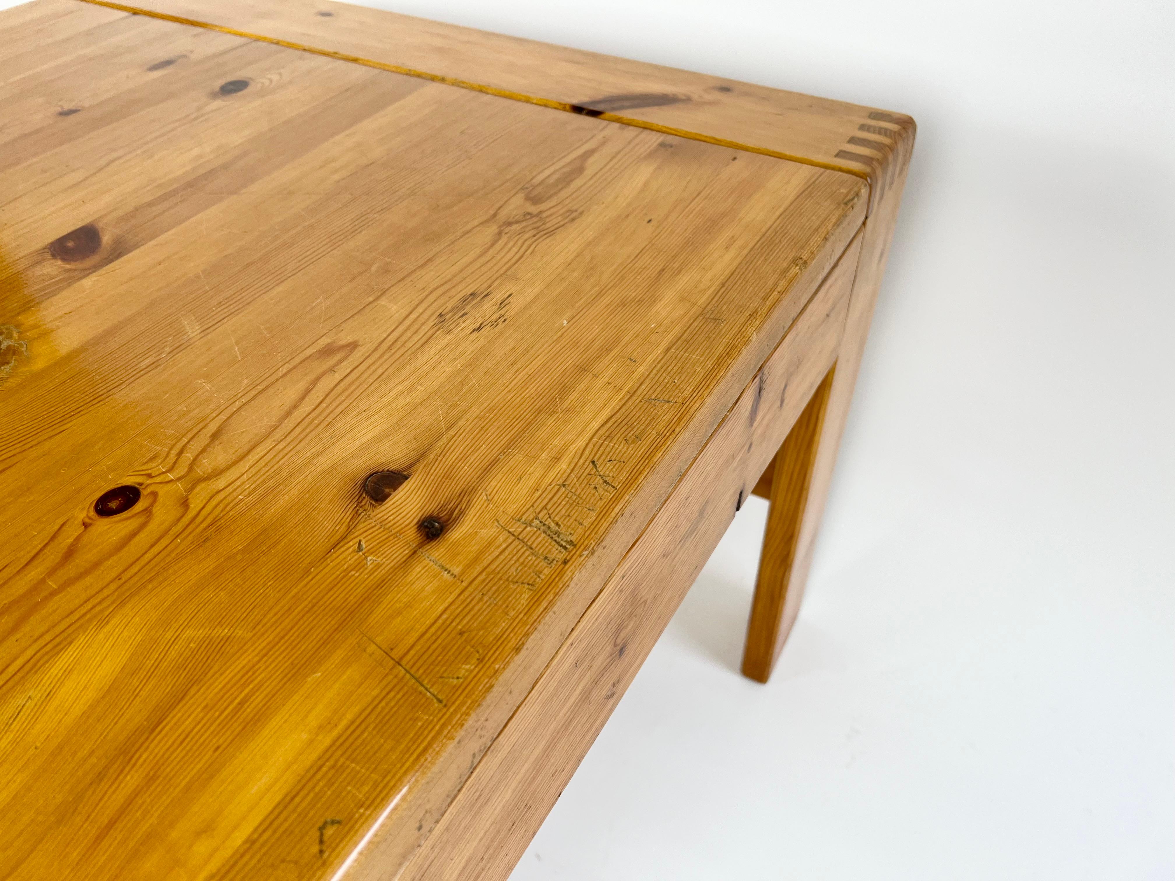 Vintage square pine coffee table, France 1970s For Sale 7
