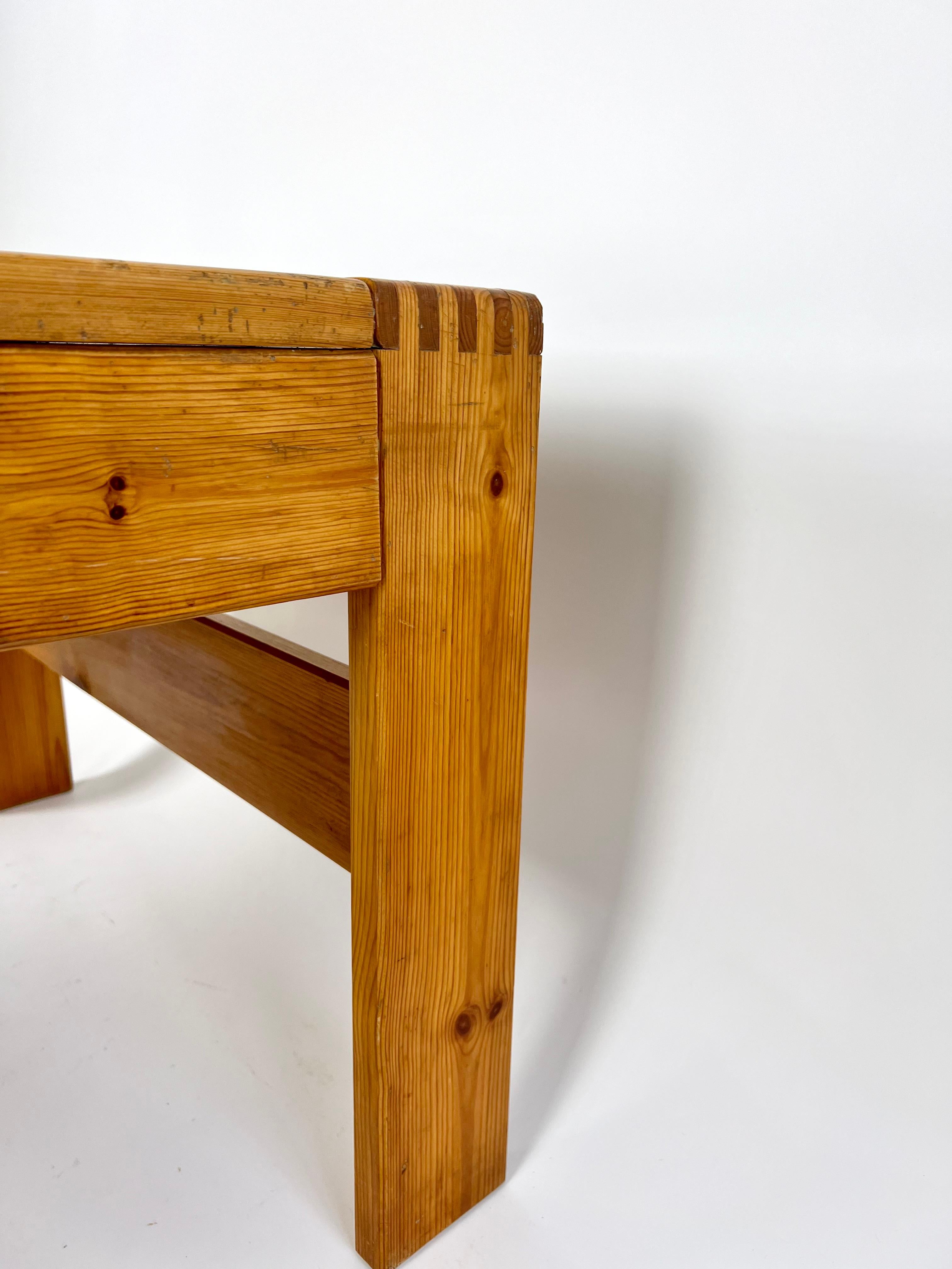 Table basse carrée en pin, France, années 1970 en vente 8