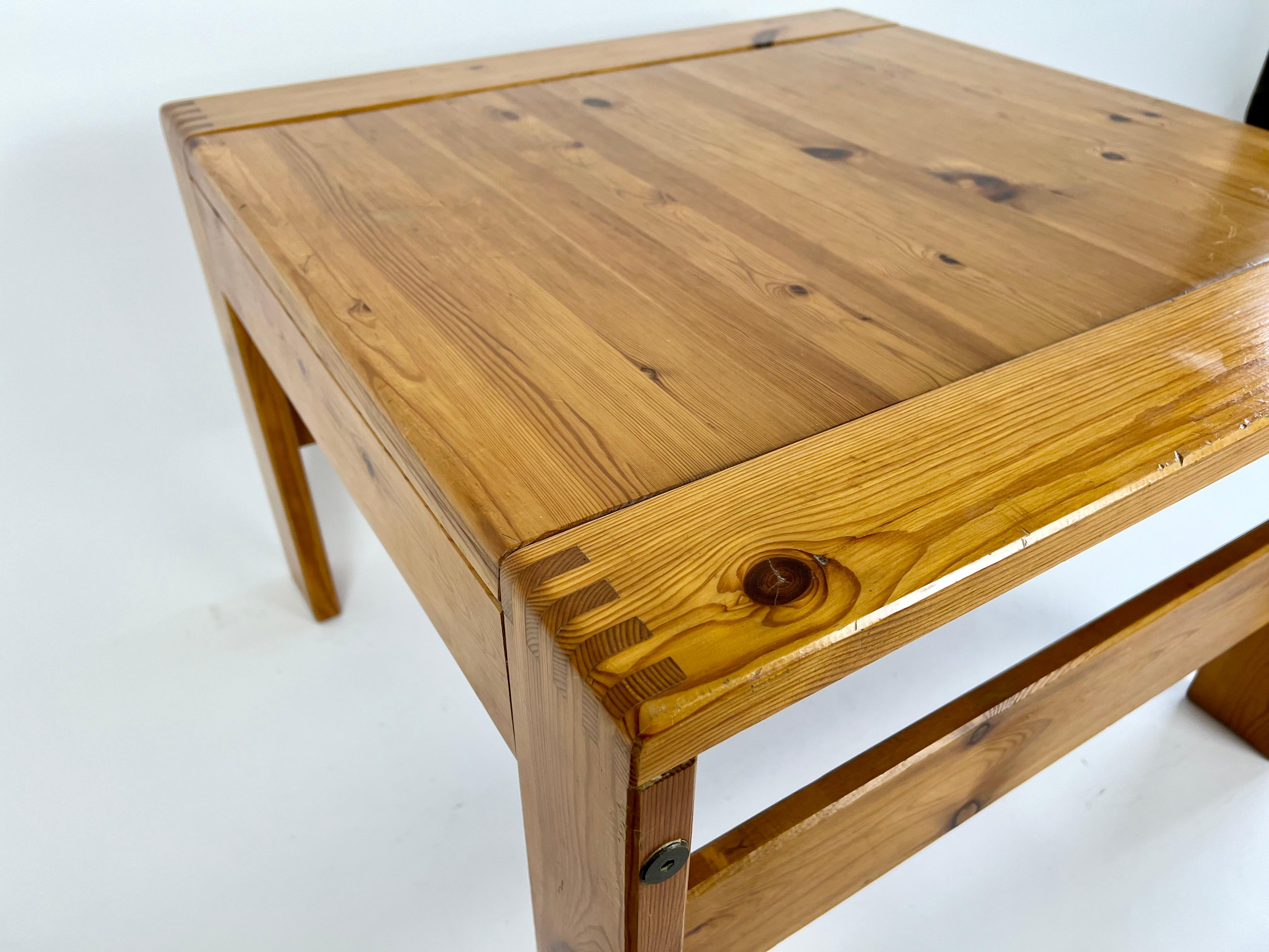 Vintage square pine coffee table, France 1970s For Sale 10