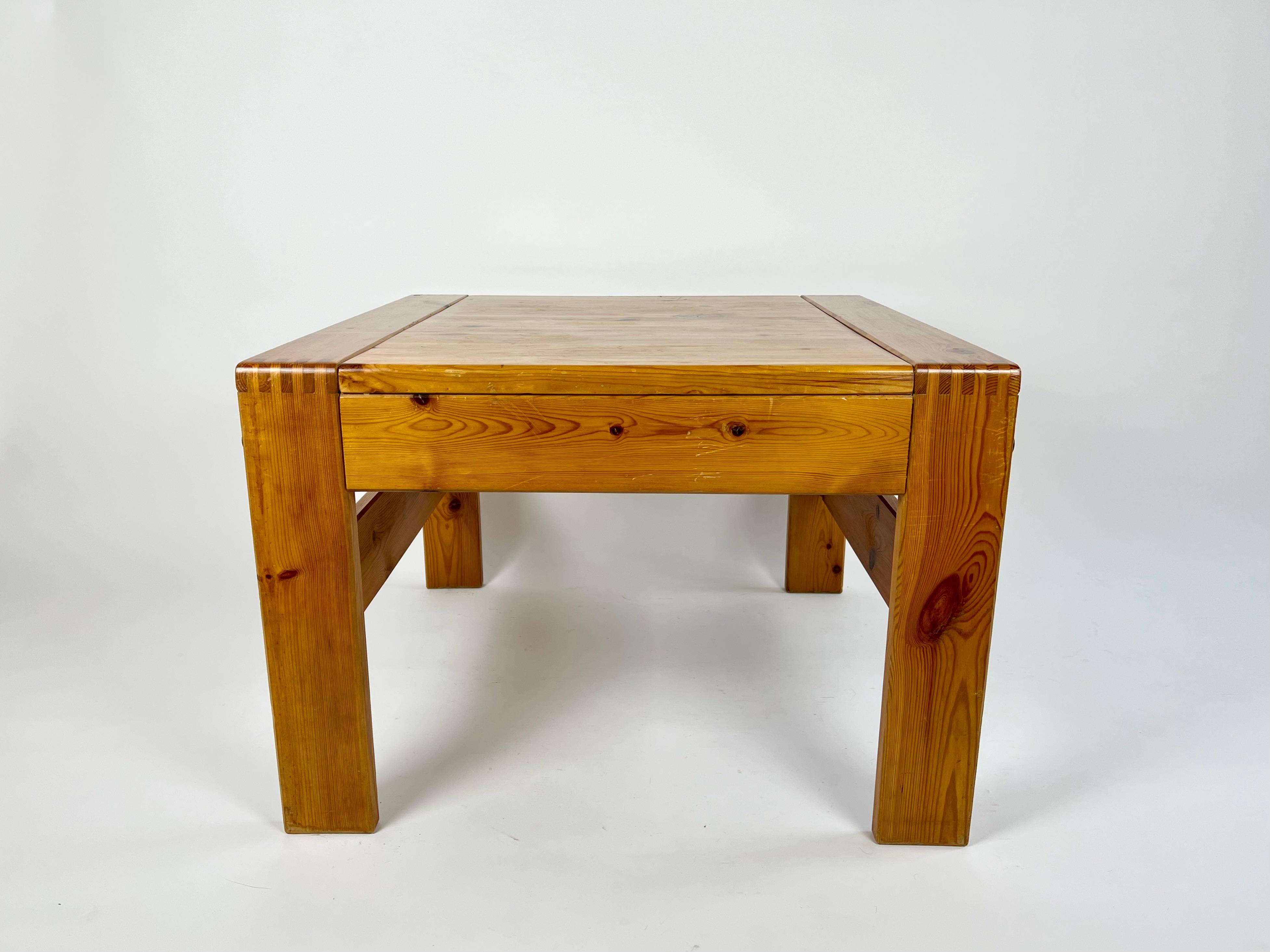 Vintage square pine coffee table, France 1970s For Sale 1