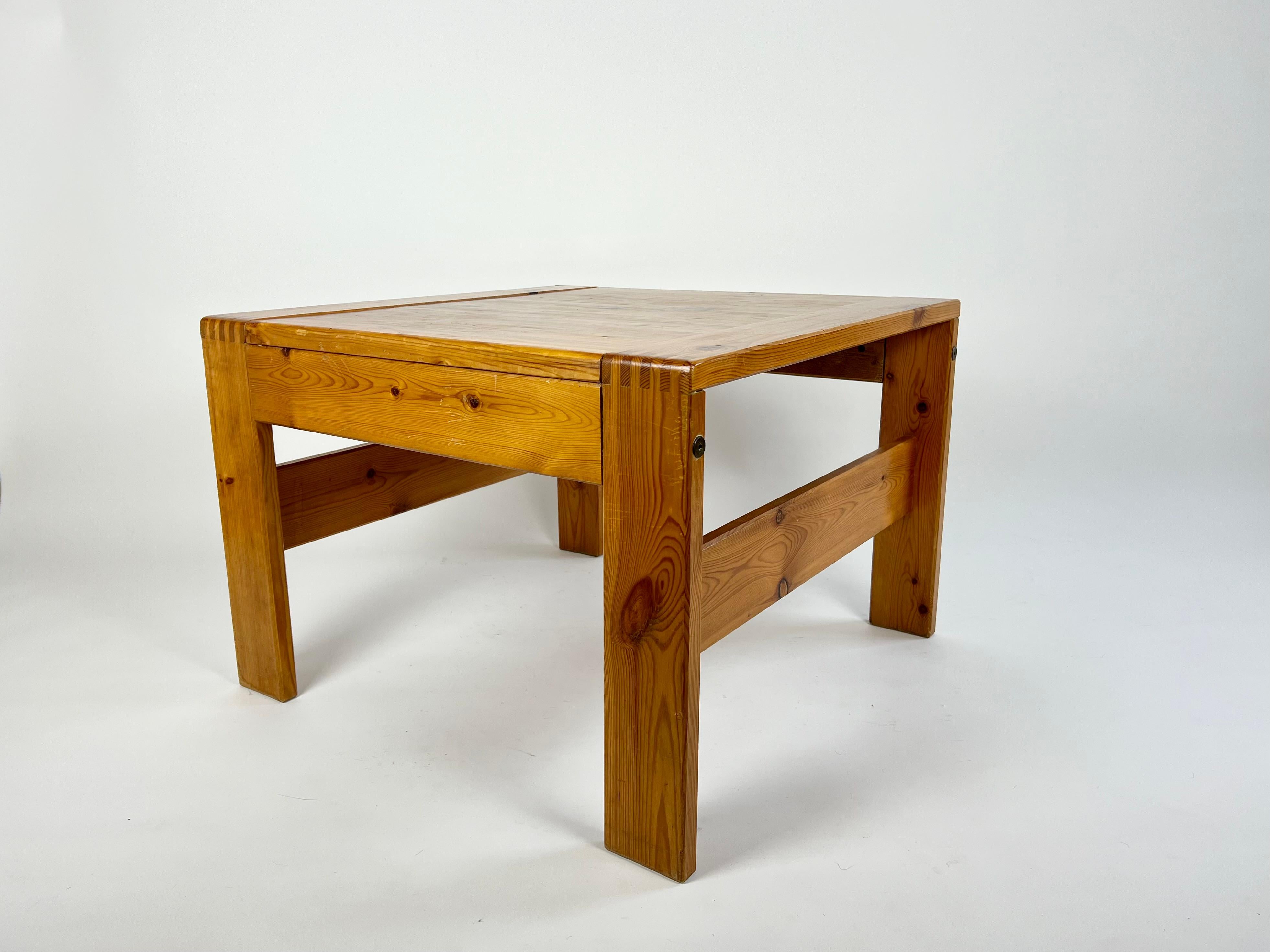 Vintage square pine coffee table, France 1970s For Sale 2