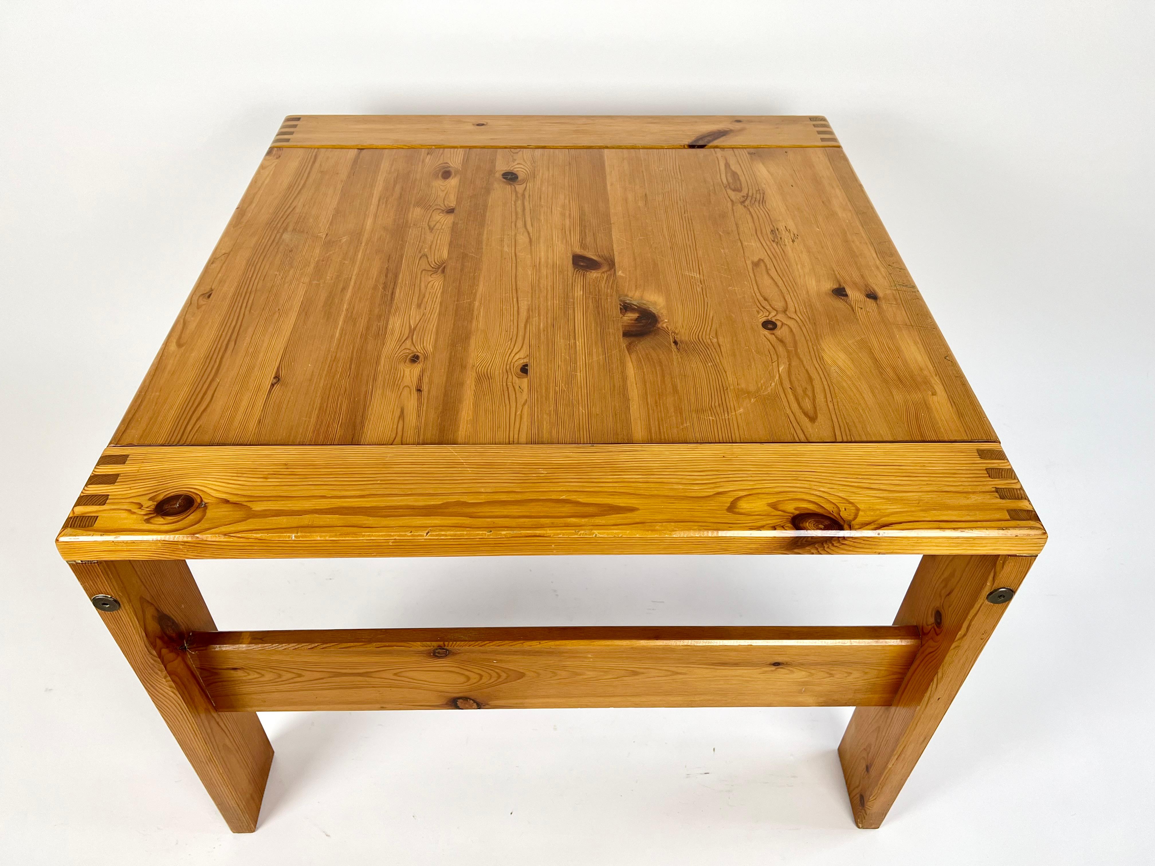 Vintage square pine coffee table, France 1970s For Sale 4