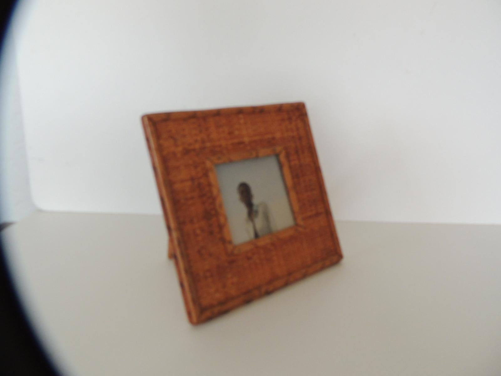 Vintage square rattan and bamboo picture frame.
The inset cover is clear plastic (not glass) original to the frame.
Back pins and stand are bamboo also.
Size: 8