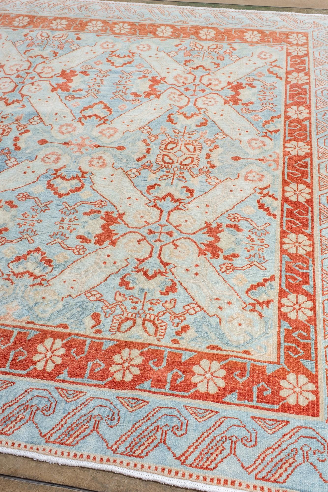 Persiano Tappeto Sarab quadrato vintage con fondo blu pallido e dettagli in ruggine in vendita