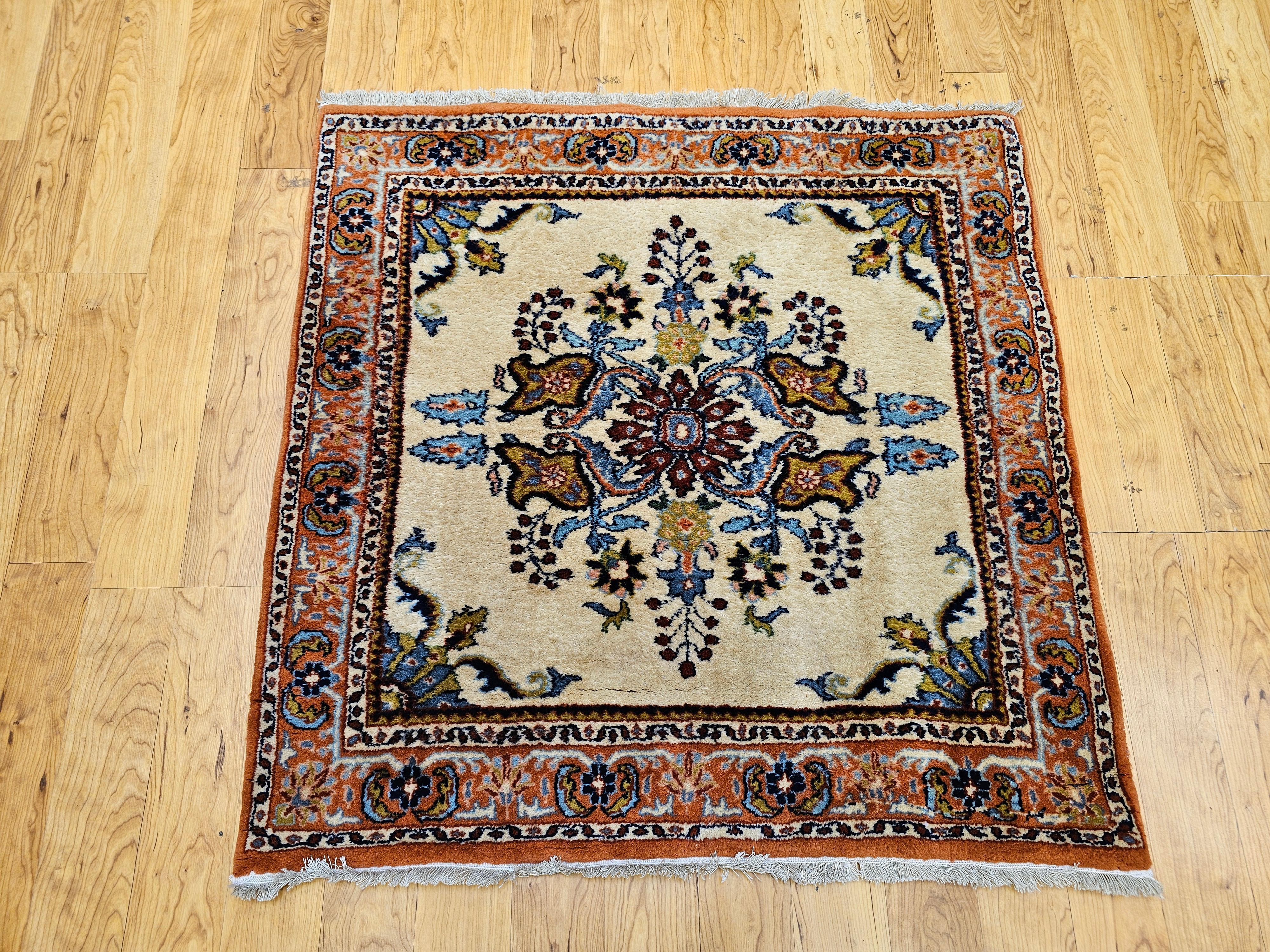 Bakhtiari persiano vintage di dimensioni quadrate in vendita 3